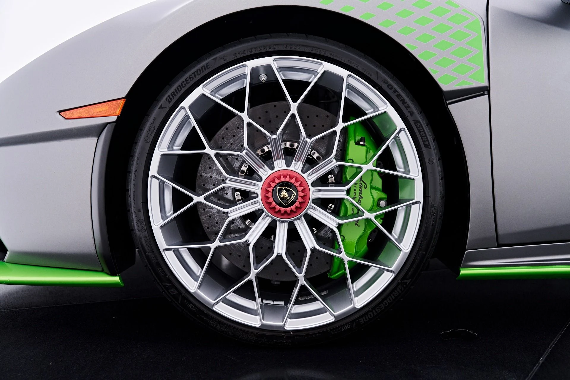mph002_625612320_Used_2023_Lamborghini_Huracan_STO_Base_1784576217_c7f943422e