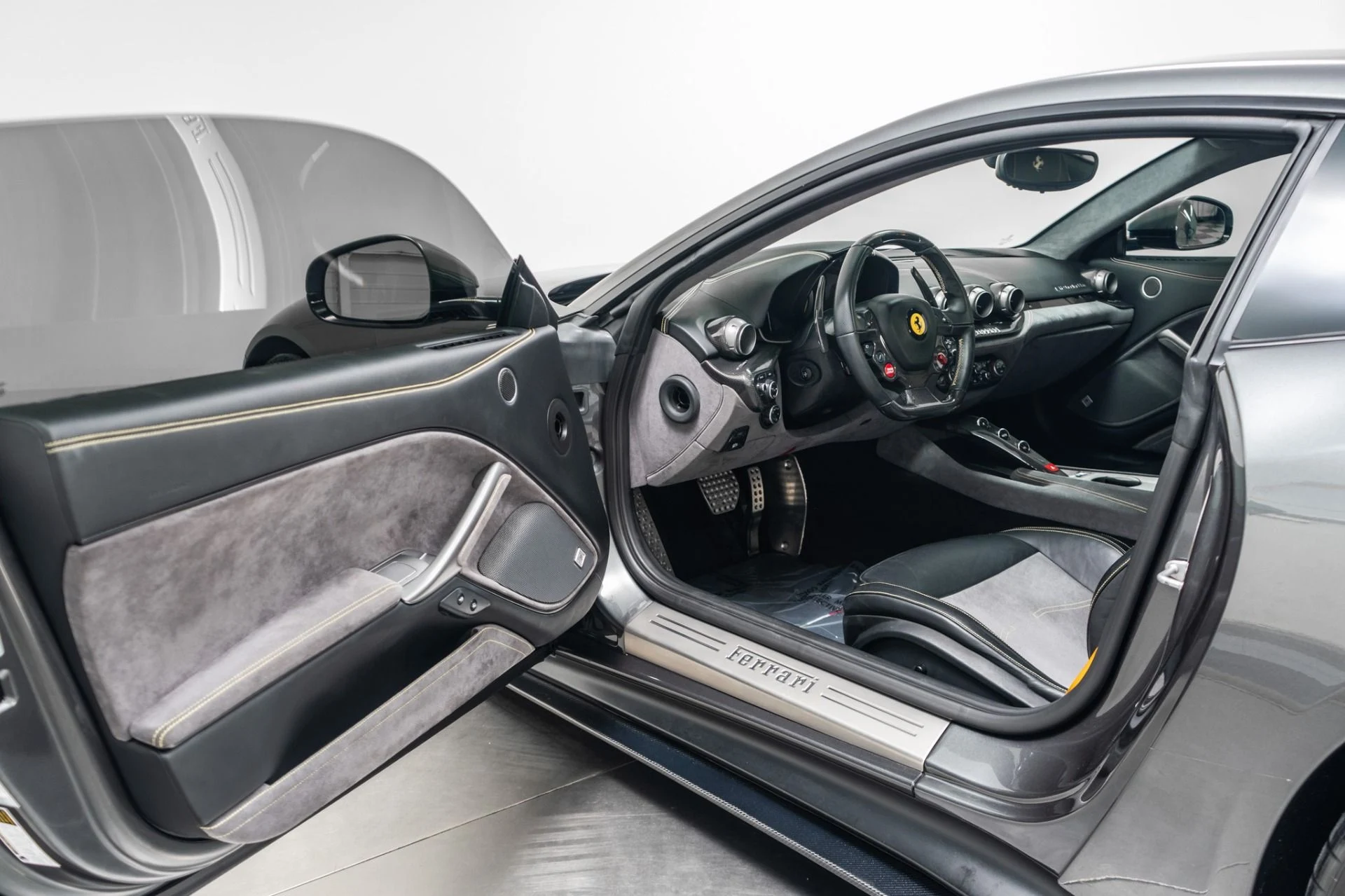 mph002_636904870_Used_2016_Ferrari_F12berlinetta_Very_Low_Miles_Extensive_Carbon_Fiber_and_Alcantara_Trim_1785792184_13b9915848