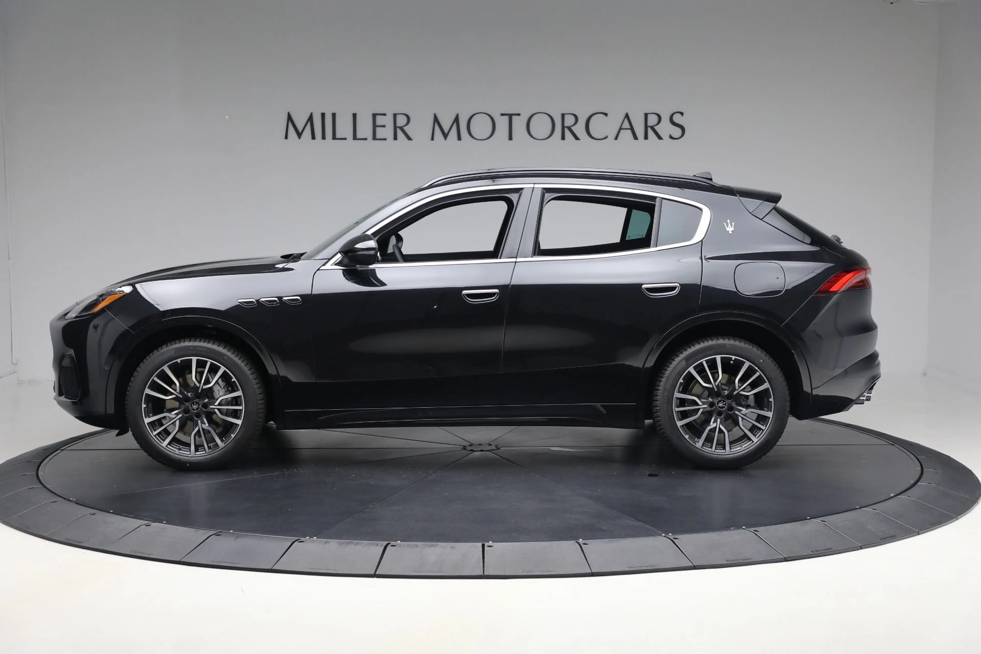 mph002_641597616_New_2025_Maserati_Grecale_74bc26427a
