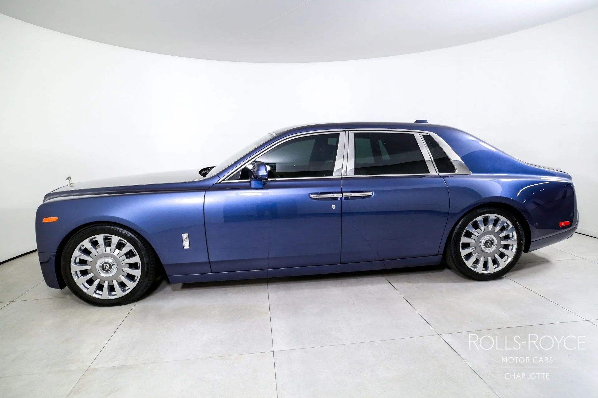 mph002_647376642_Used_2019_Rolls_Royce_Phantom_1757714509_0c216e971b
