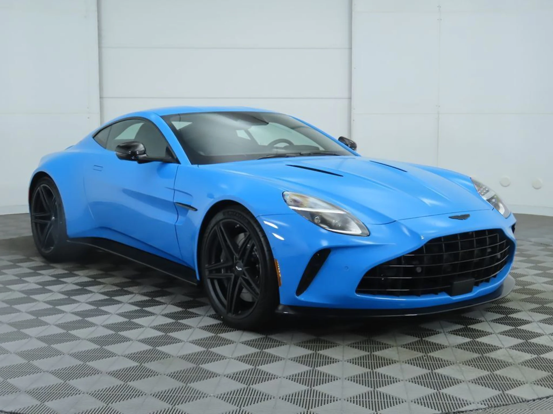 mph002_64771426_used_2025_aston_martin_vantage_coupe_8119_23008719_3_1024_5063803749