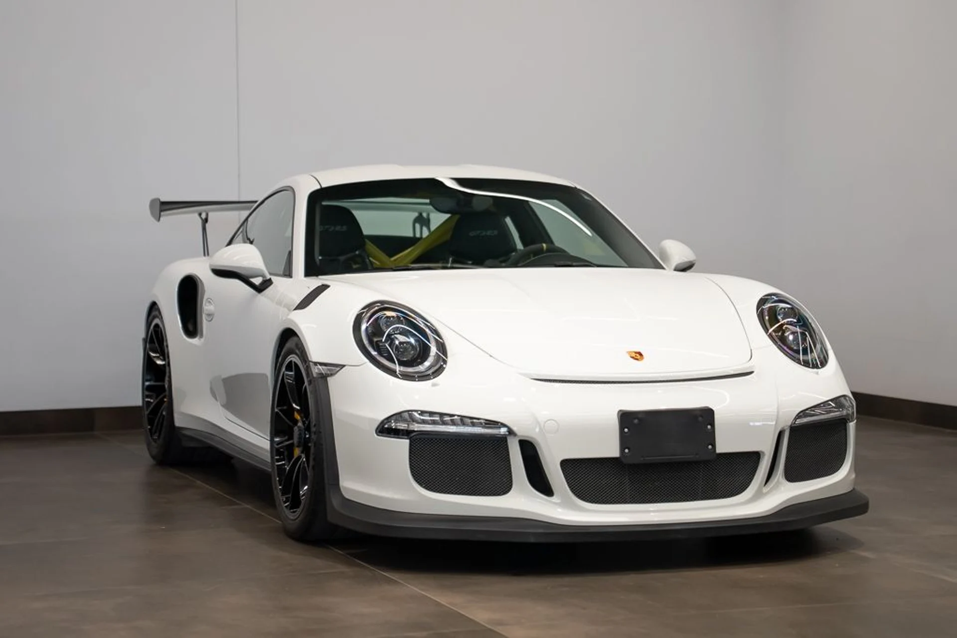 mph002_666217487_porsche_911_2016_jpg_v_1777670076_77d3be9497