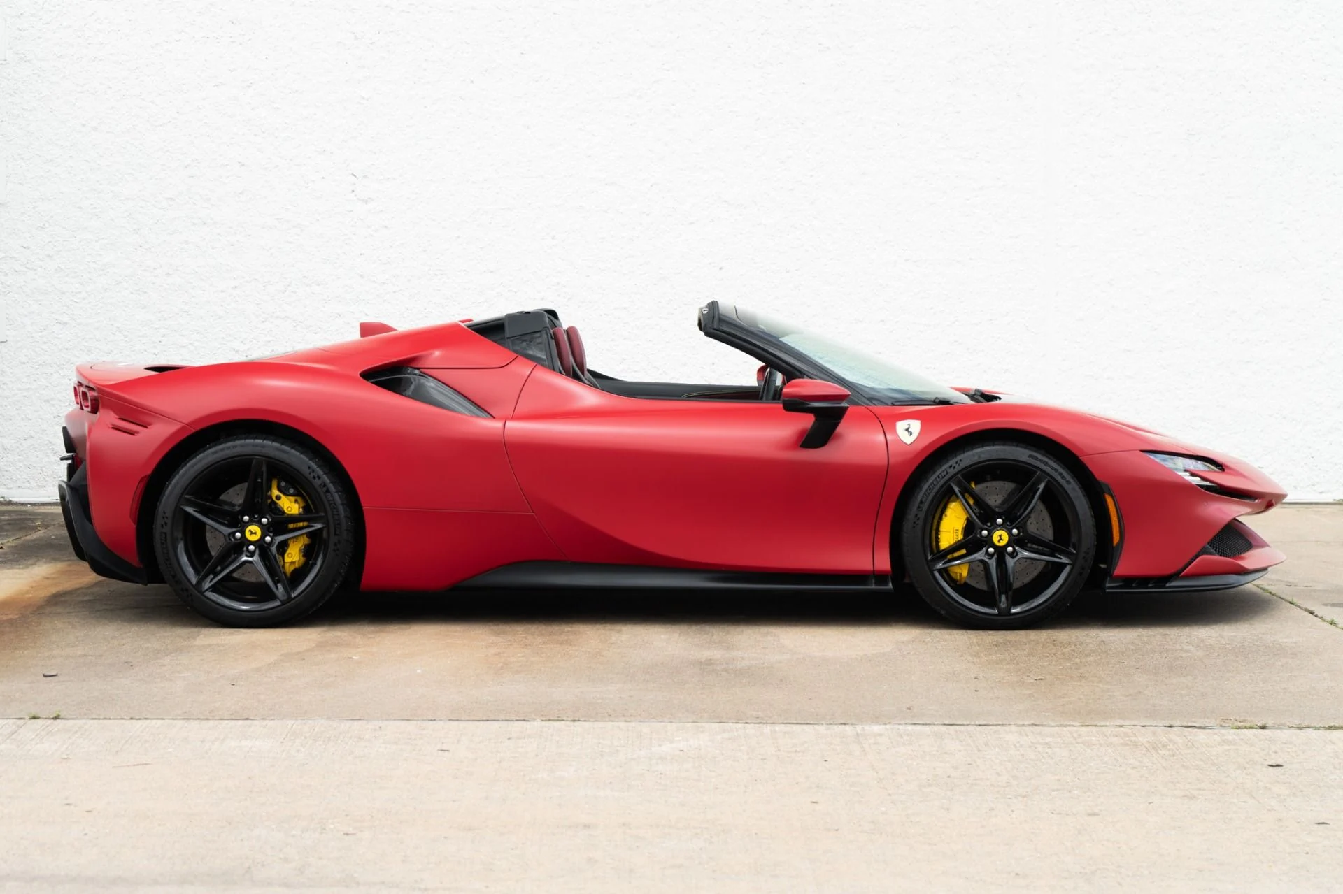 mph002_671562718_Used_2023_Ferrari_SF_90_Spider_1780939425_3e4984d171