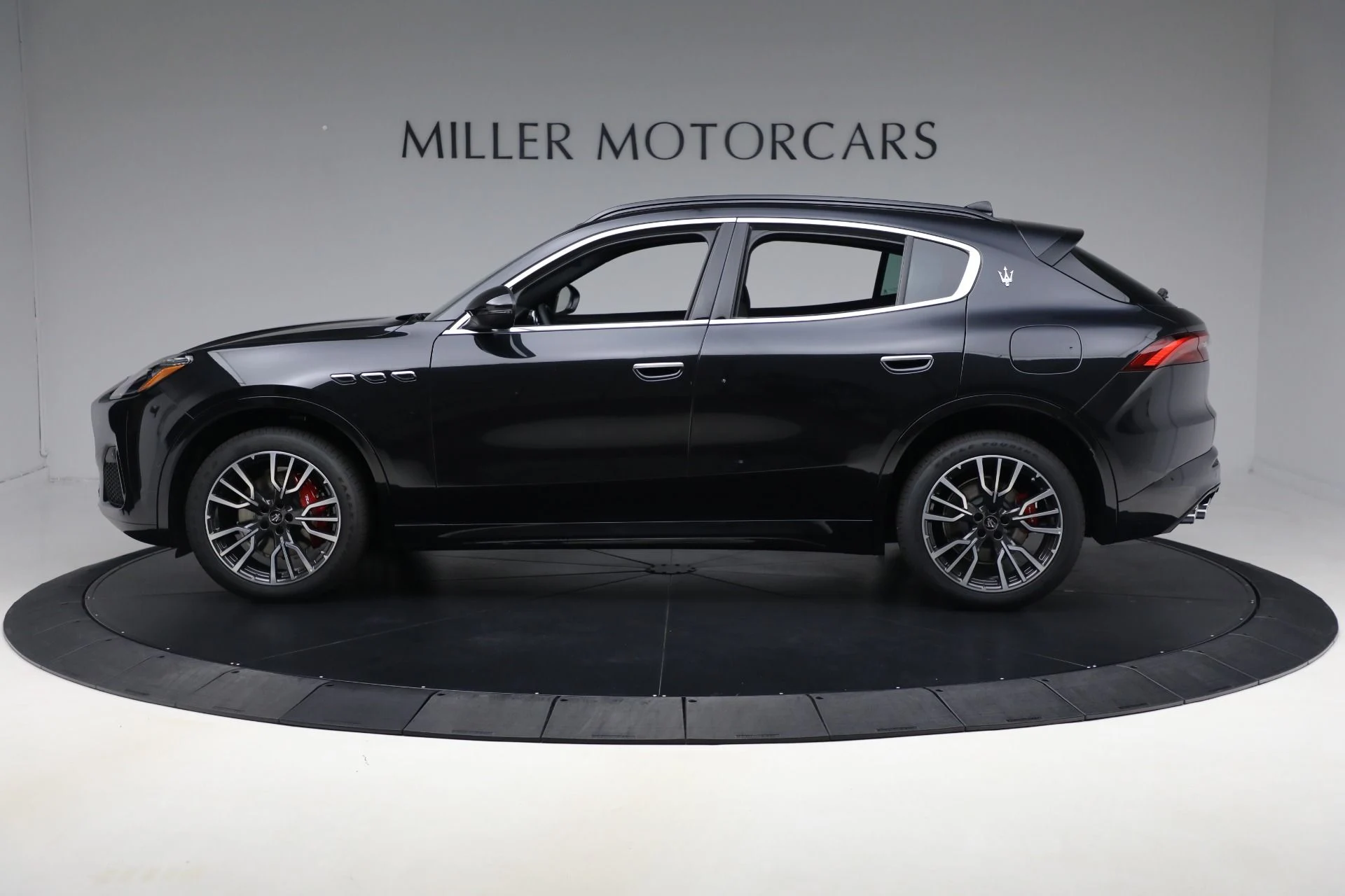 mph002_671608848_New_2025_Maserati_Grecale_6544f2056d
