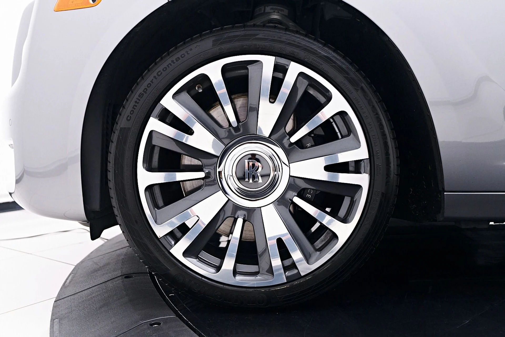 mph002_67980835_Used_2019_Rolls_Royce_Ghost_Base_1744847276_018674c8c2