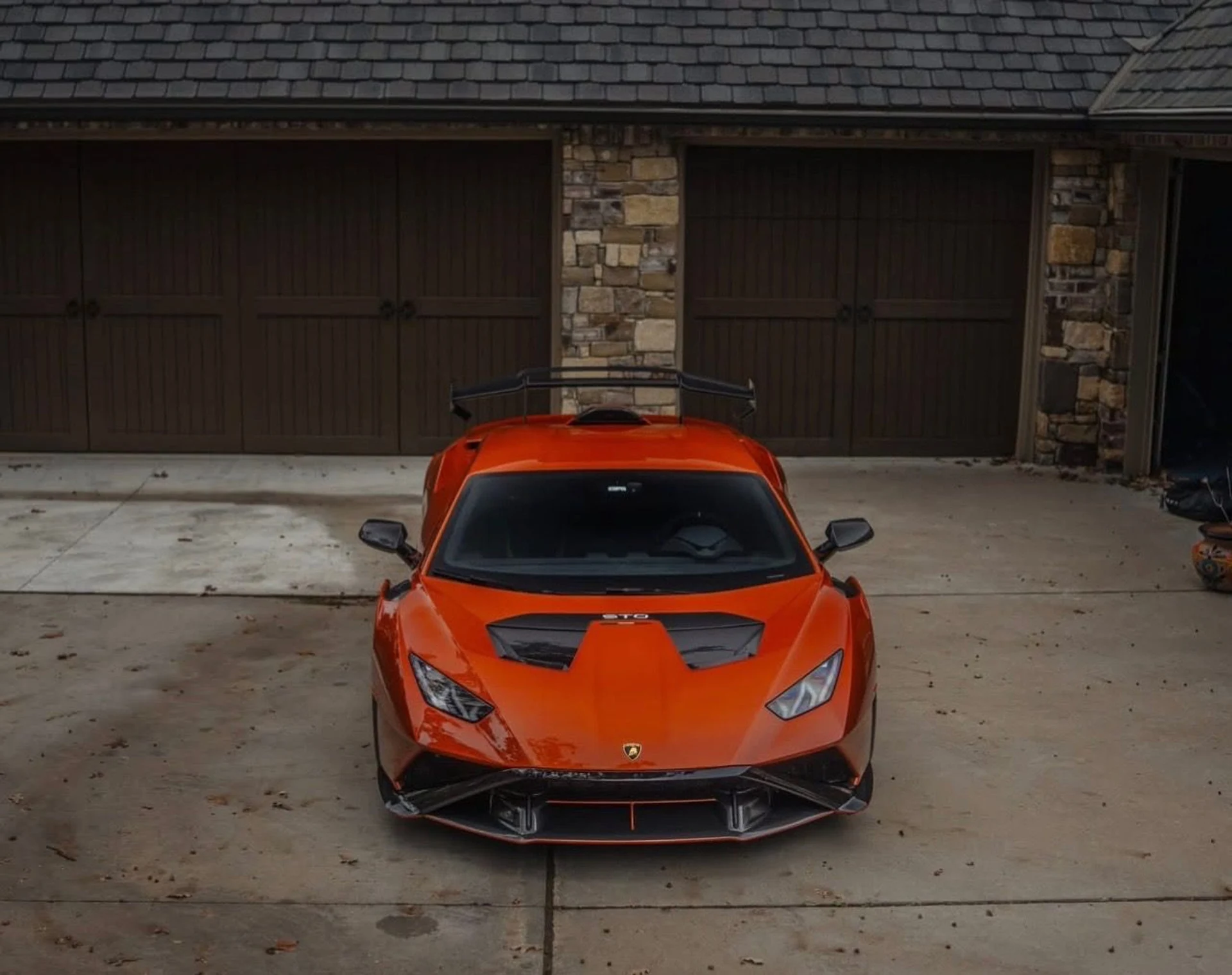 mph002_701734464_Used_2023_Lamborghini_Huracan_STO_1762290738_c84f242a66