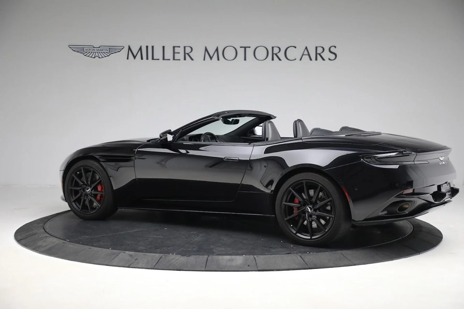 mph002_704515006_Used_2019_Aston_Martin_DB_11_Volante_a8d566e80b