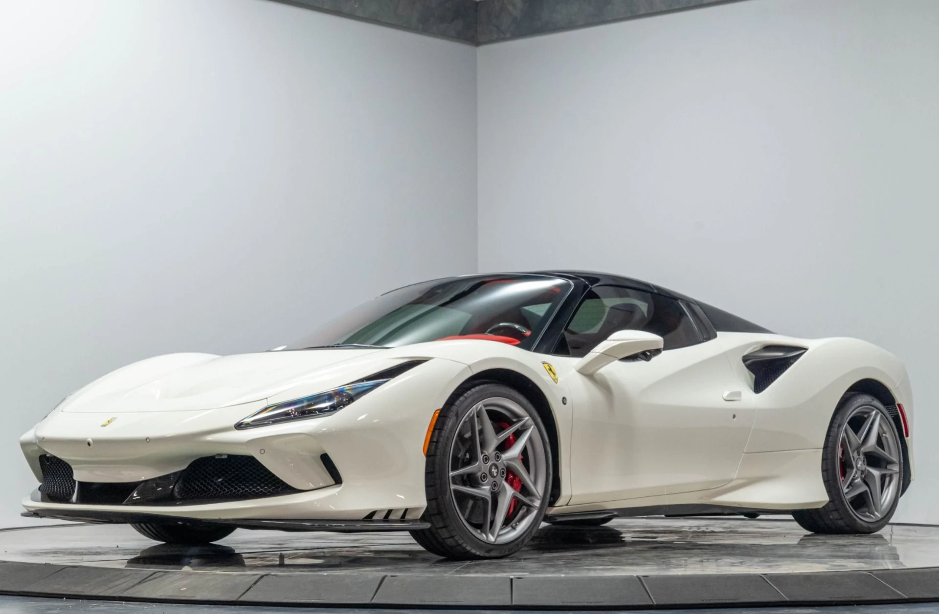 mph002_705139959_Used_2021_Ferrari_F8_Spider_Base_1786140359_de6146053d