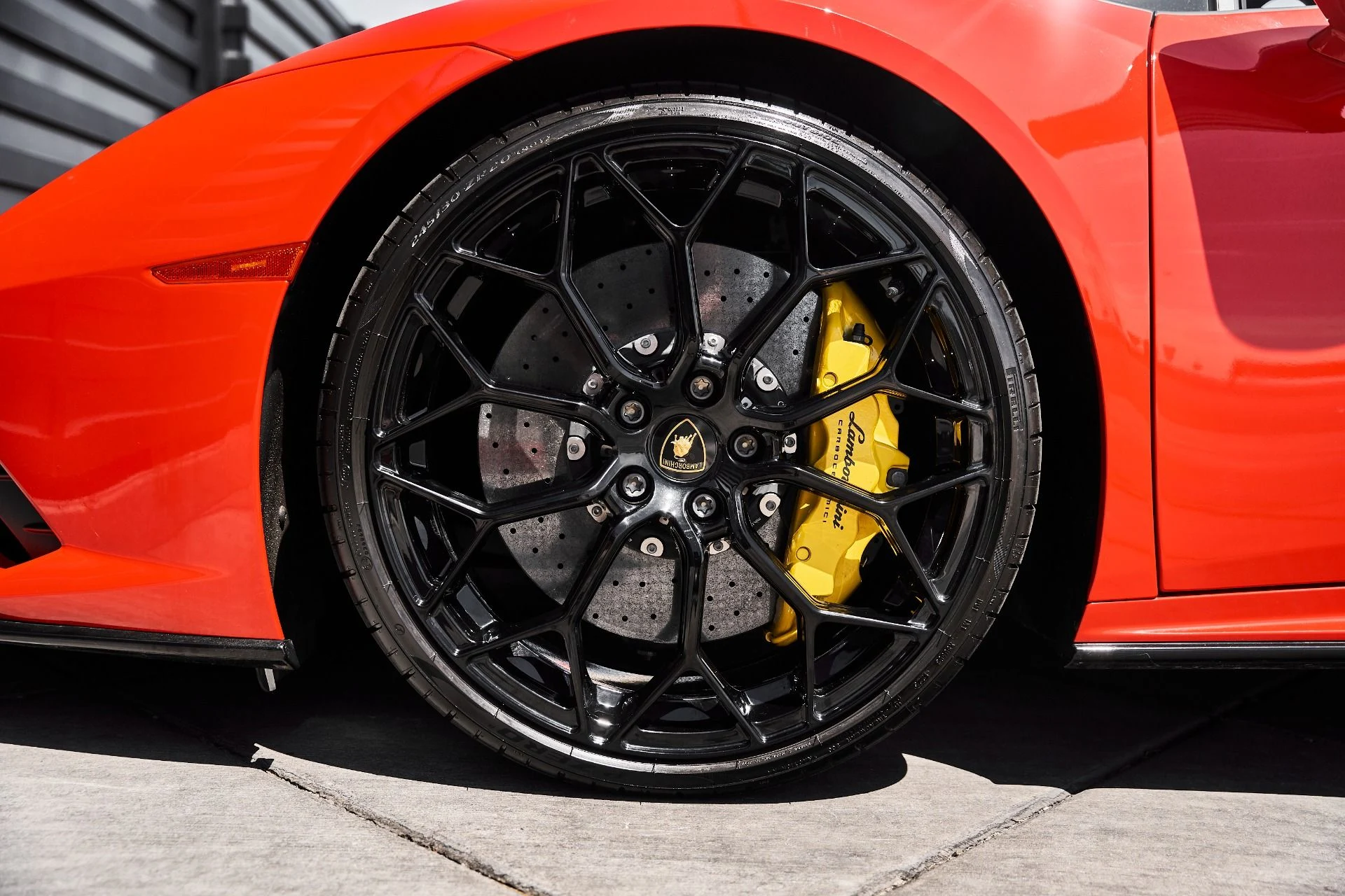 mph002_710091108_Used_2023_Lamborghini_Huracan_EVO_Base_1776733365_0fd5bf09bd