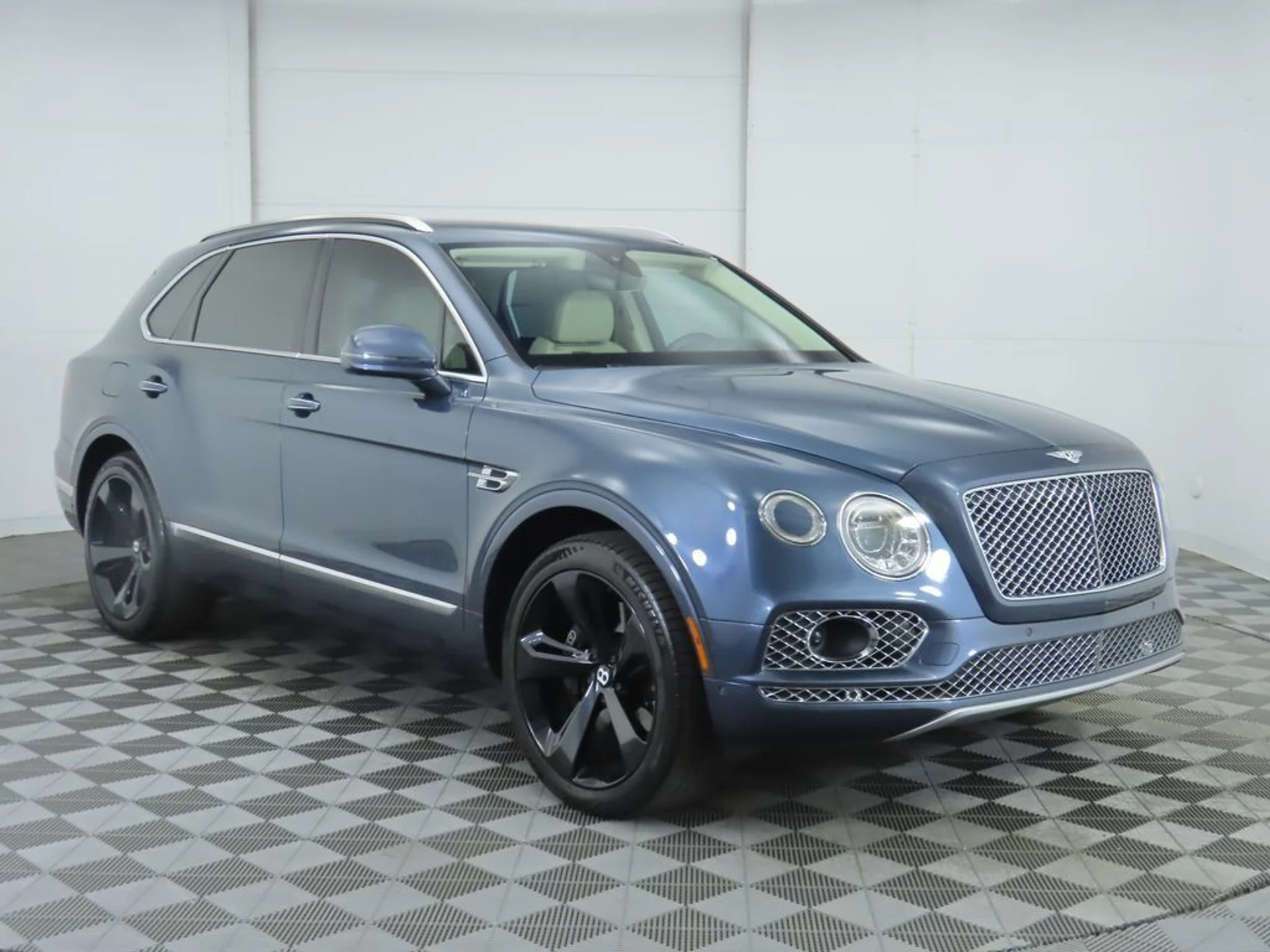 mph002_750385720_used_2019_bentley_bentayga_v8awd_8119_22979397_3_1024_b5cec3087d