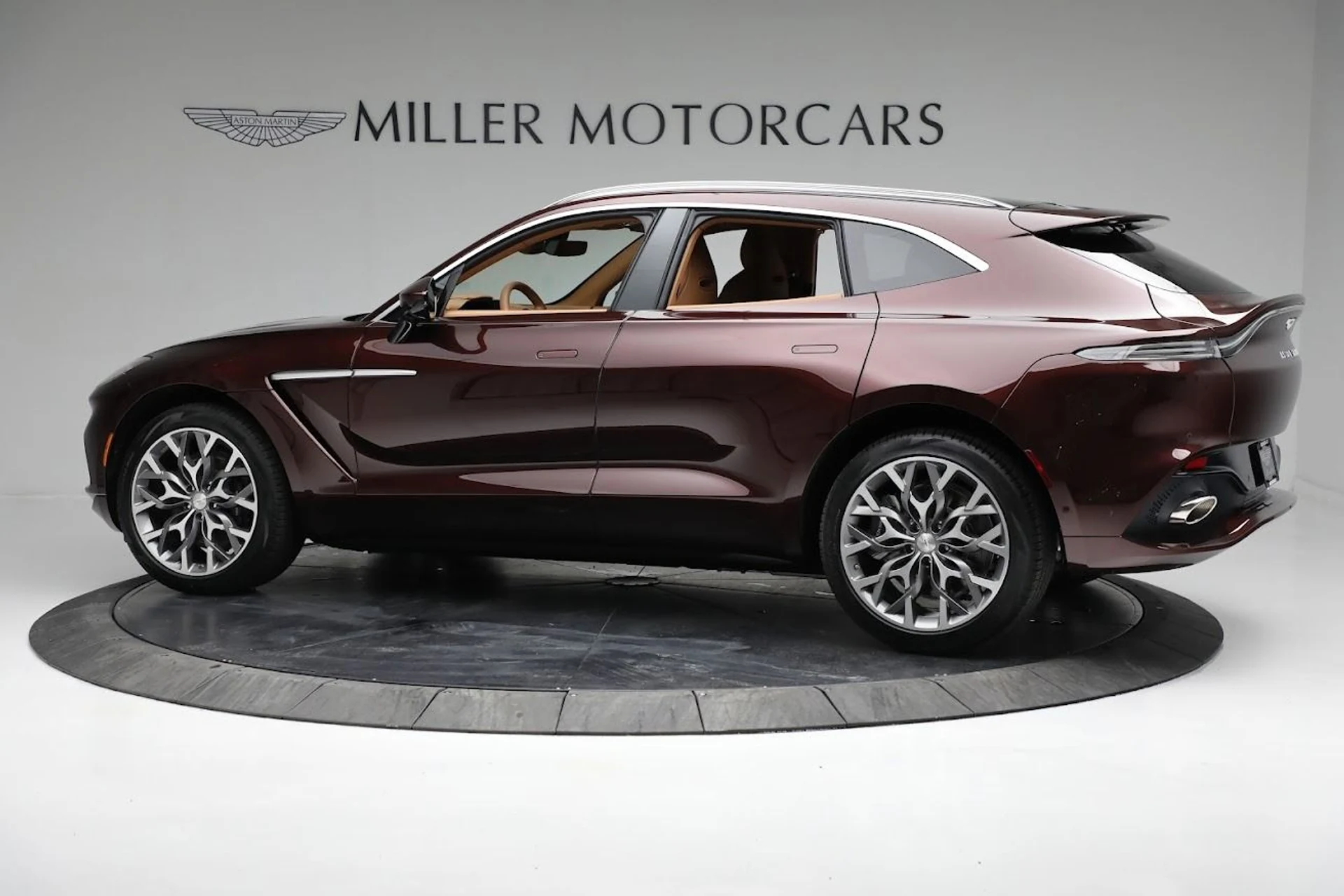 mph002_751298291_Used_2022_Aston_Martin_DBX_d2af08446a