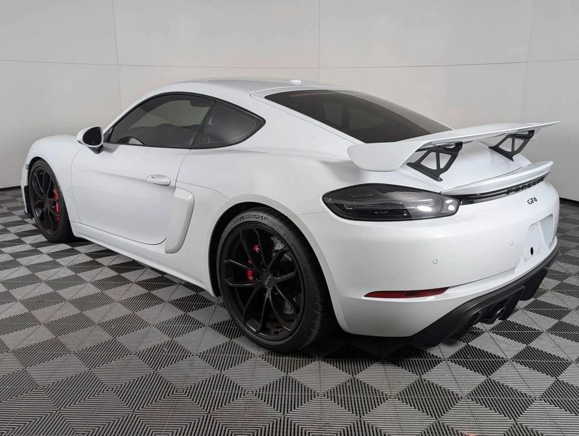 mph002_767582686_1280_6ca2f3b5a4