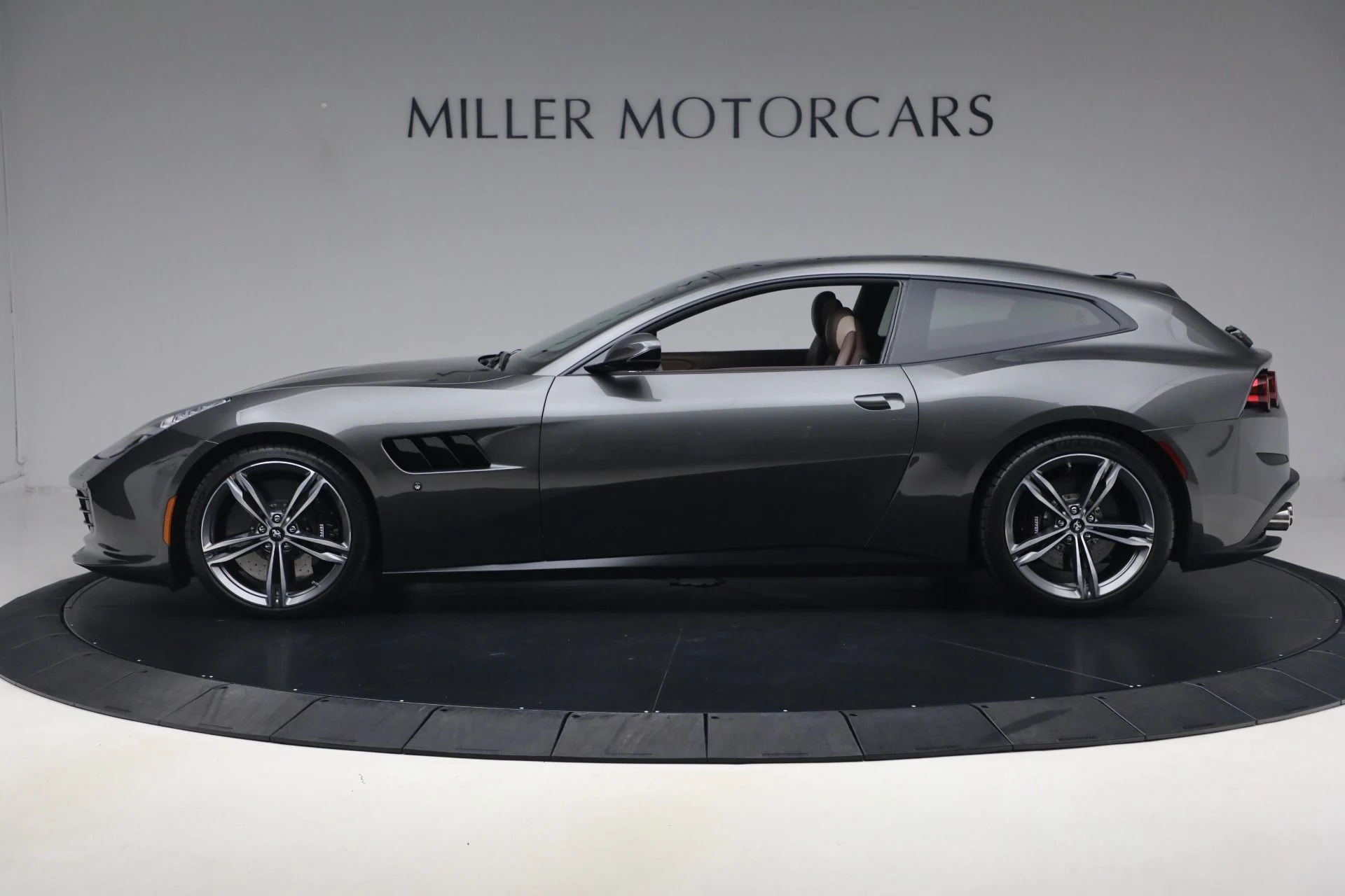 mph002_779979630_Used_2019_Ferrari_GTC_4_Lusso_1790777067_0bfe3d05ab