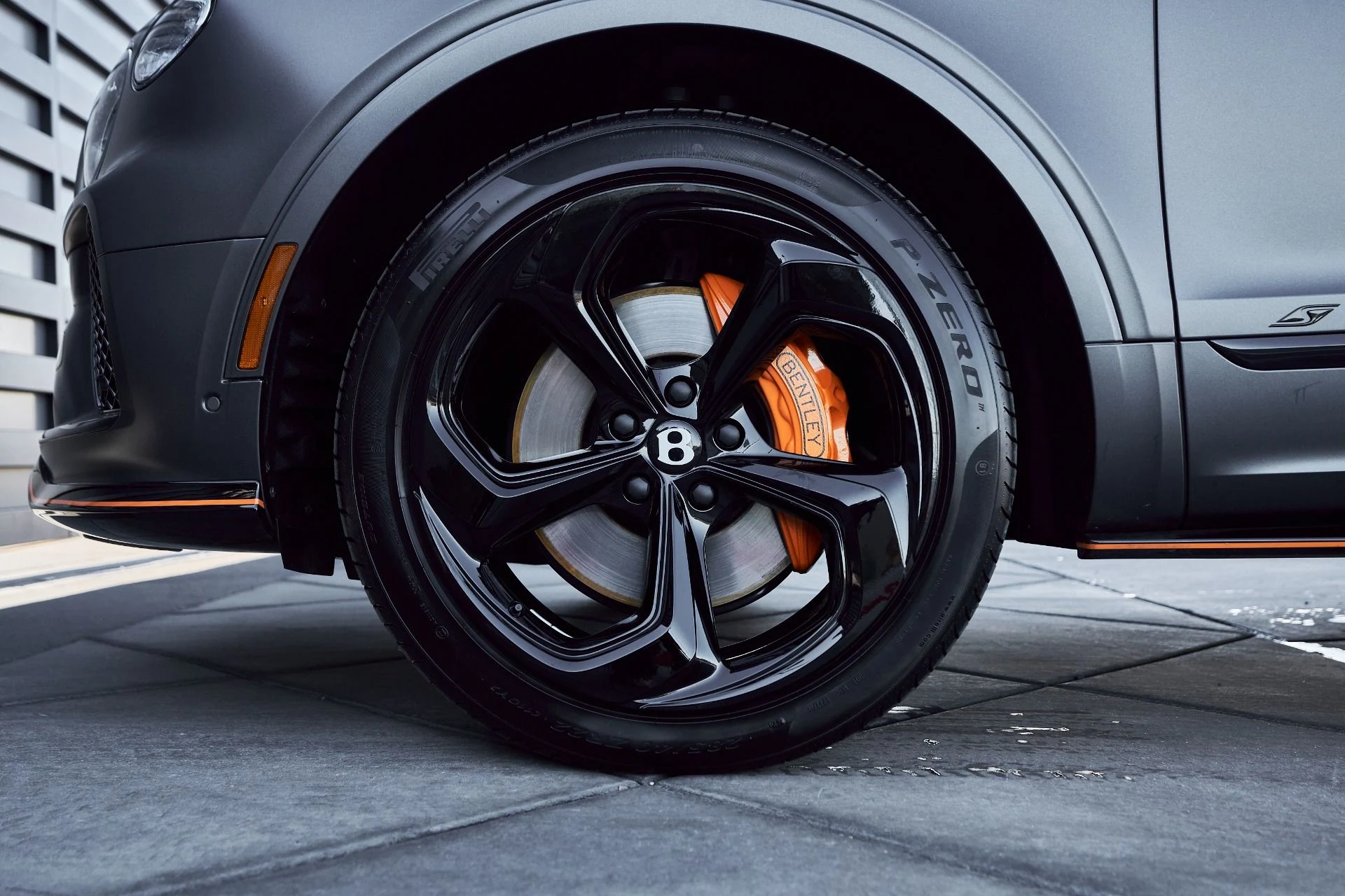 mph002_781783395_Used_2025_Bentley_Bentayga_S_Black_Edition_1764904139_949b723c60