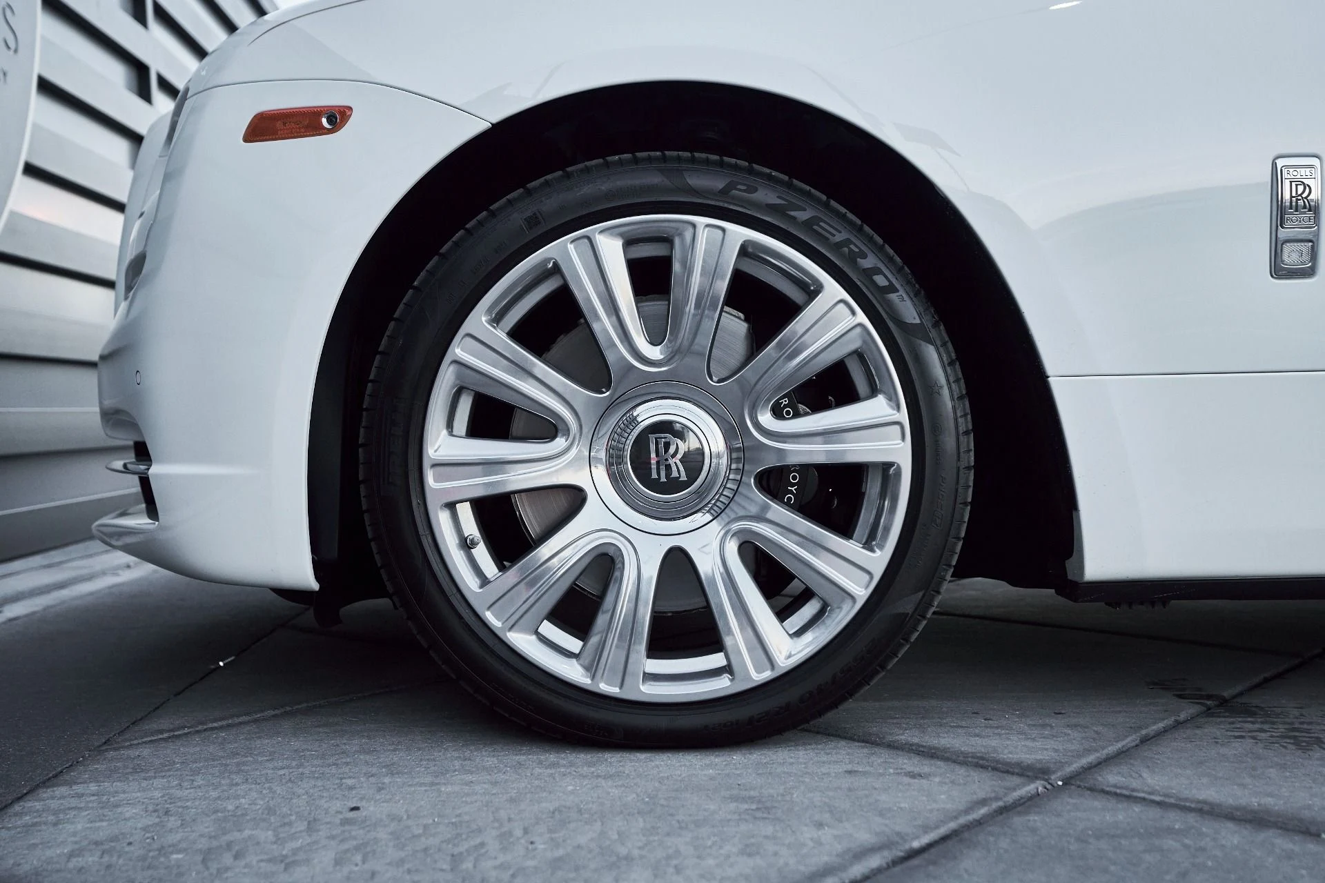 mph002_793278648_Used_2017_Rolls_Royce_Dawn_Base_1764730538_82dfd15f9b