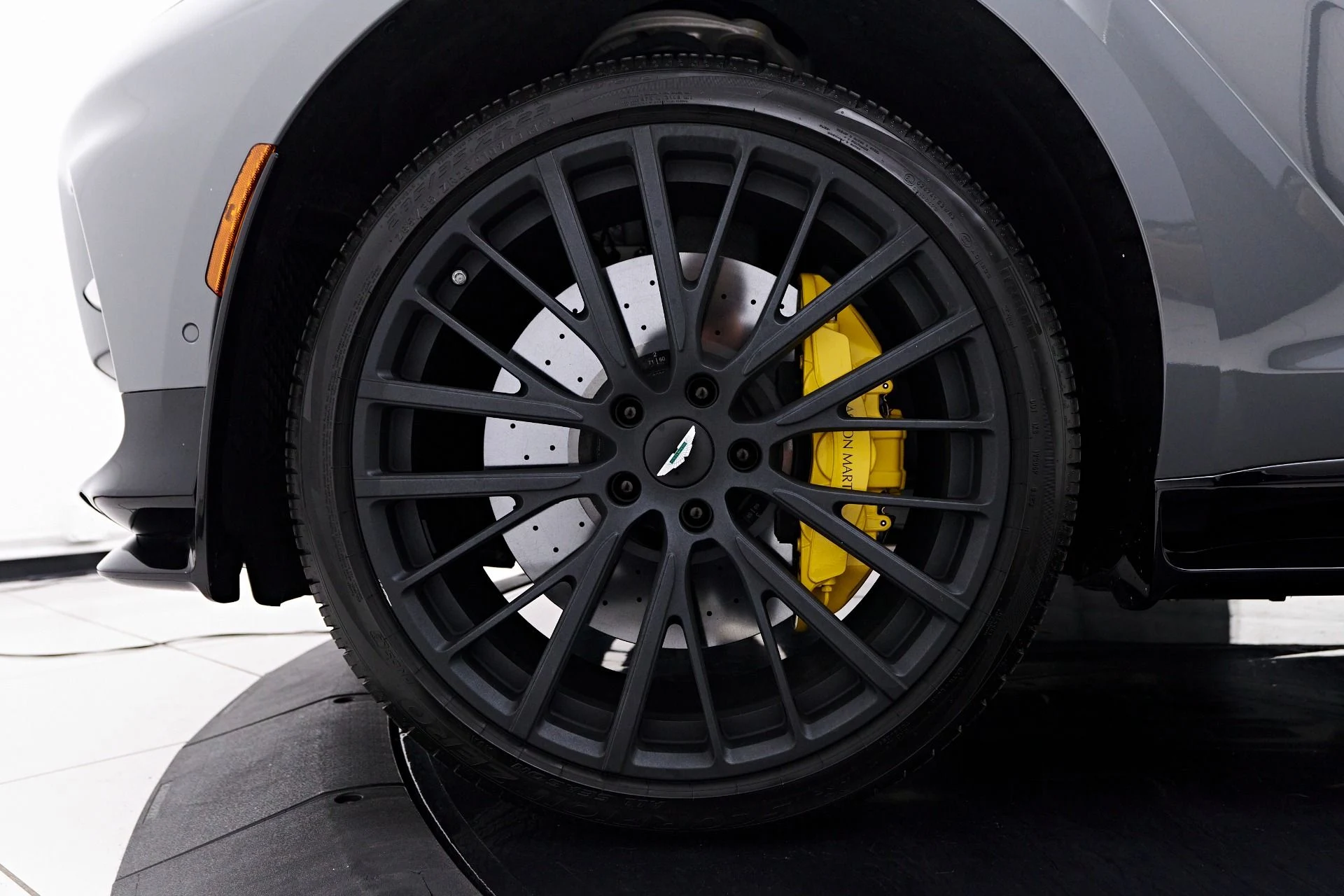 mph002_796771126_Used_2024_Aston_Martin_DBX_707_1753235896_426d0e7cf3