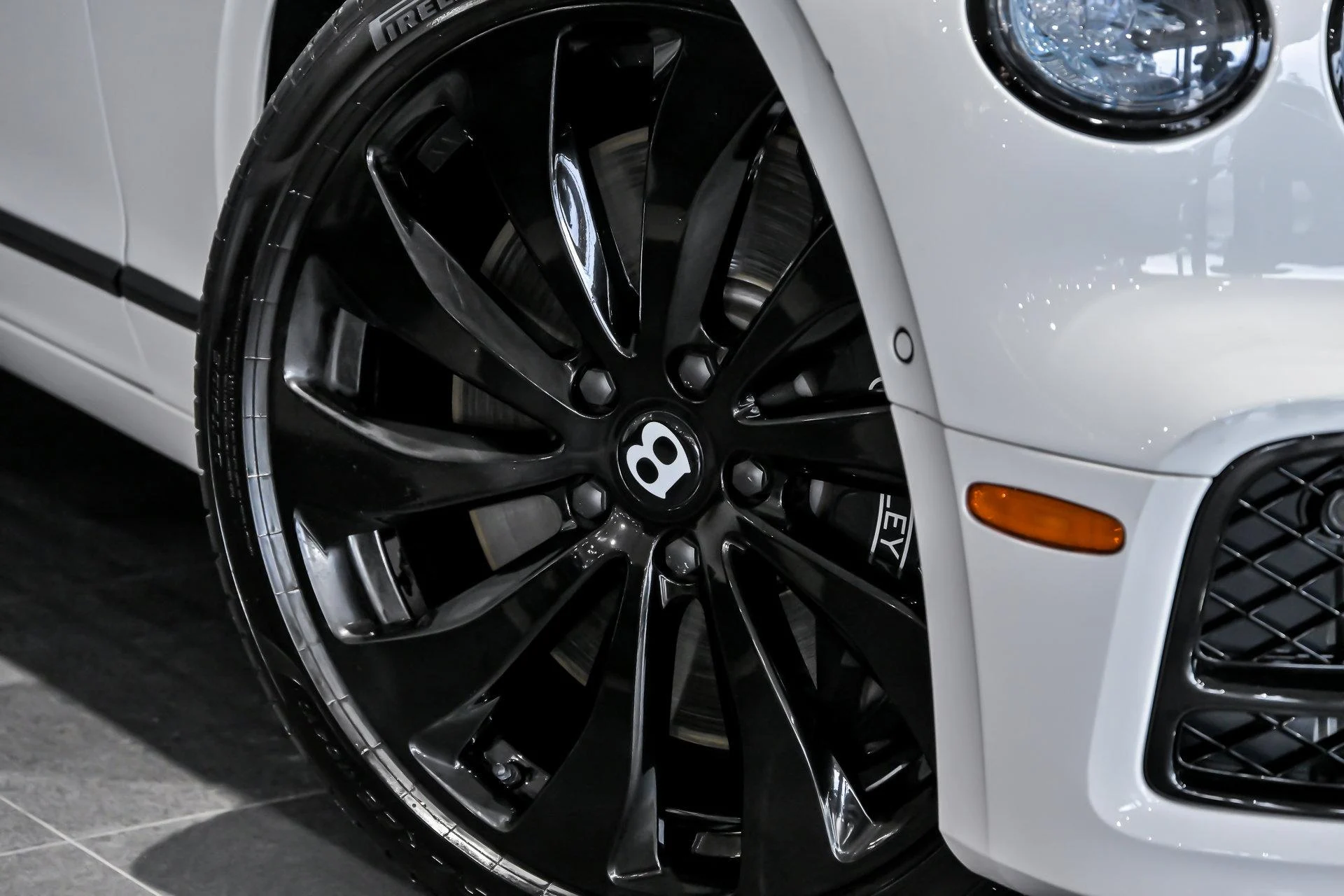 mph002_805301065_Used_2021_Bentley_Flying_Spur_V8_1765794810_ececc4fe03