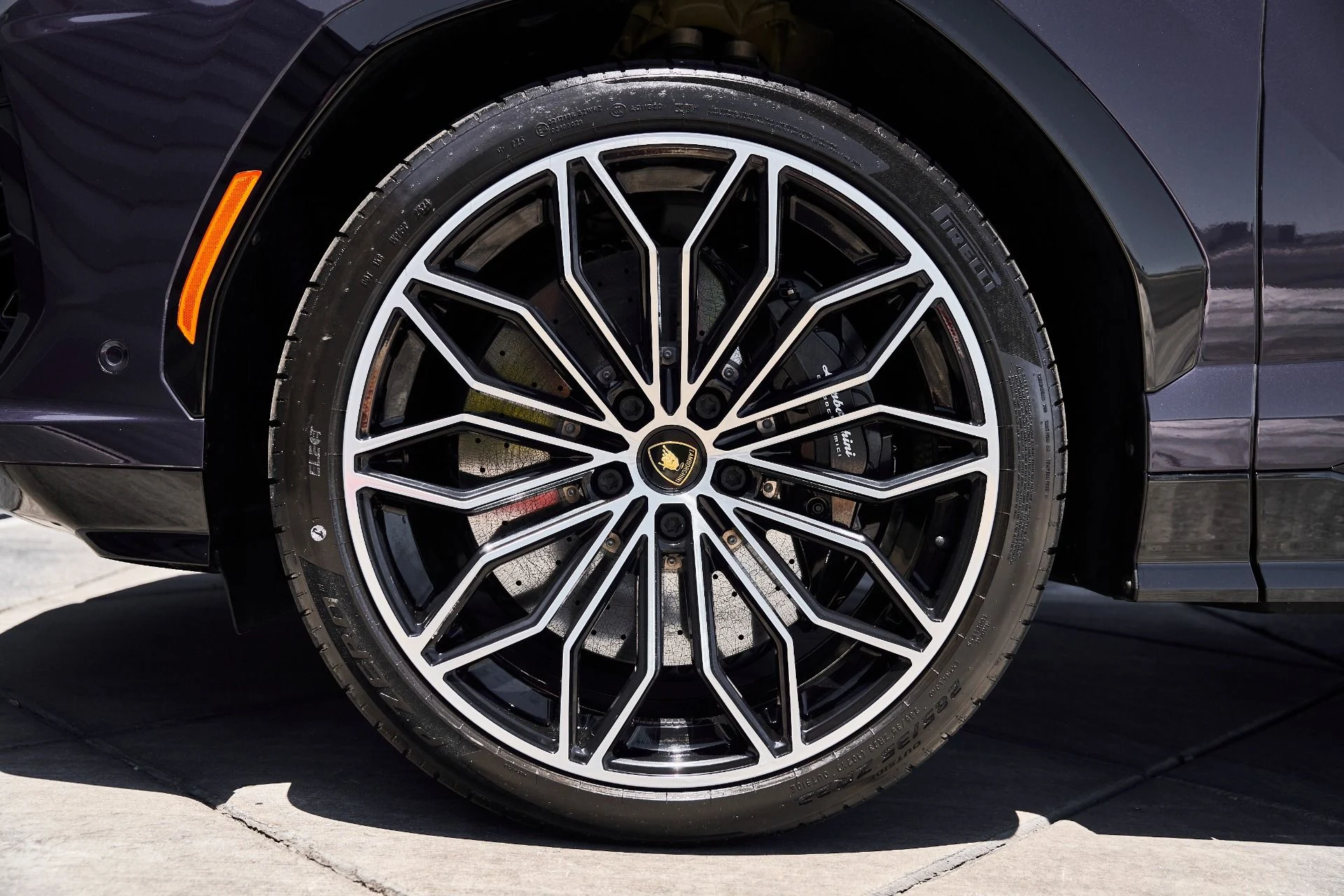 mph002_810722818_Used_2025_Lamborghini_Urus_SE_1780417221_32869f9279