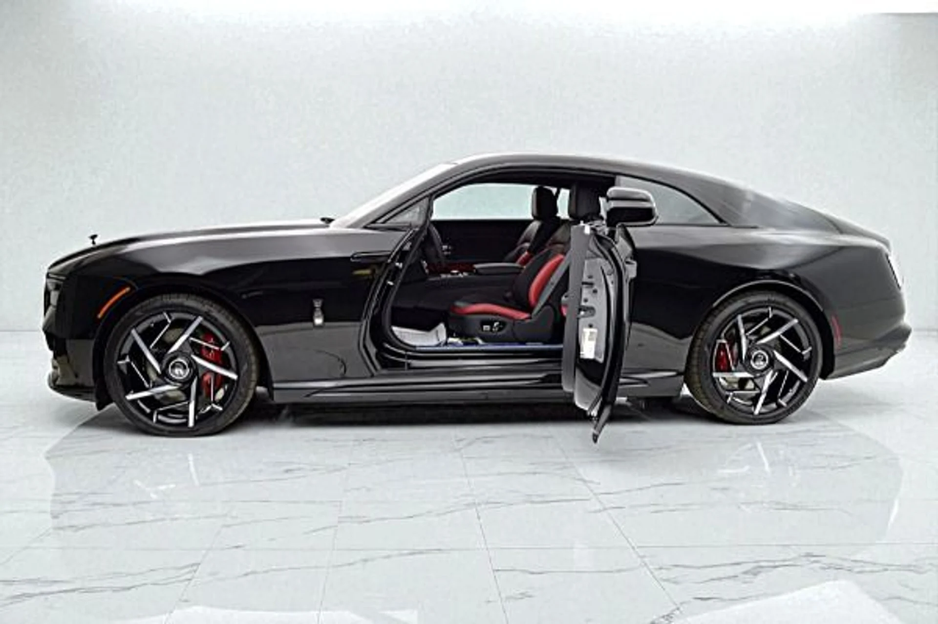 mph002_810763177_New_2025_Rolls_Royce_Black_Badge_Spectre_cf2adfefcd
