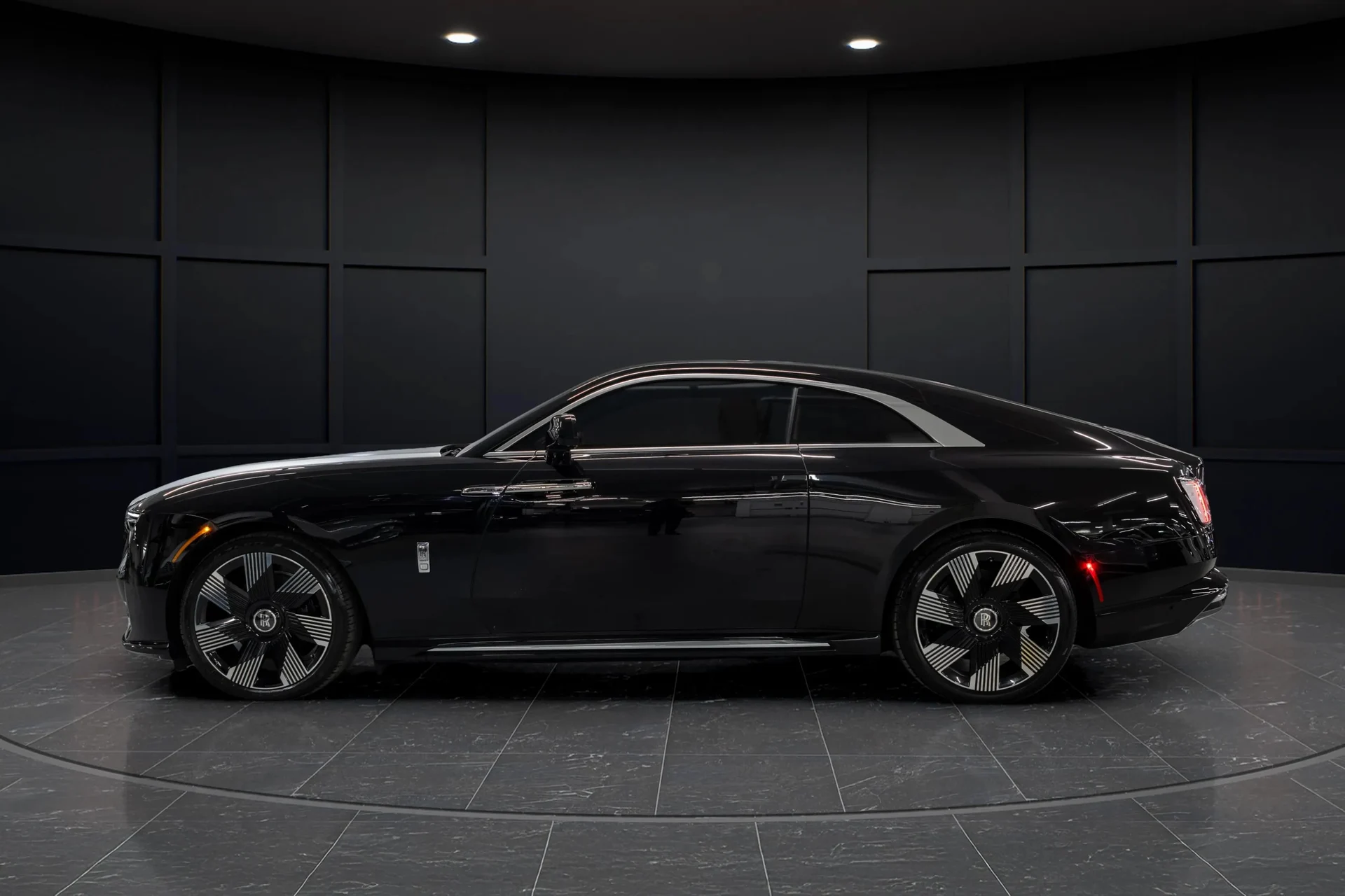 mph002_813728096_1ef45d0a_3847_40e4_9a1a_5fc8f1c23459_202420_Rolls_Royce20_Spectre2028_SCATK_2_C04_RU_22313629_11_4534cd5b19
