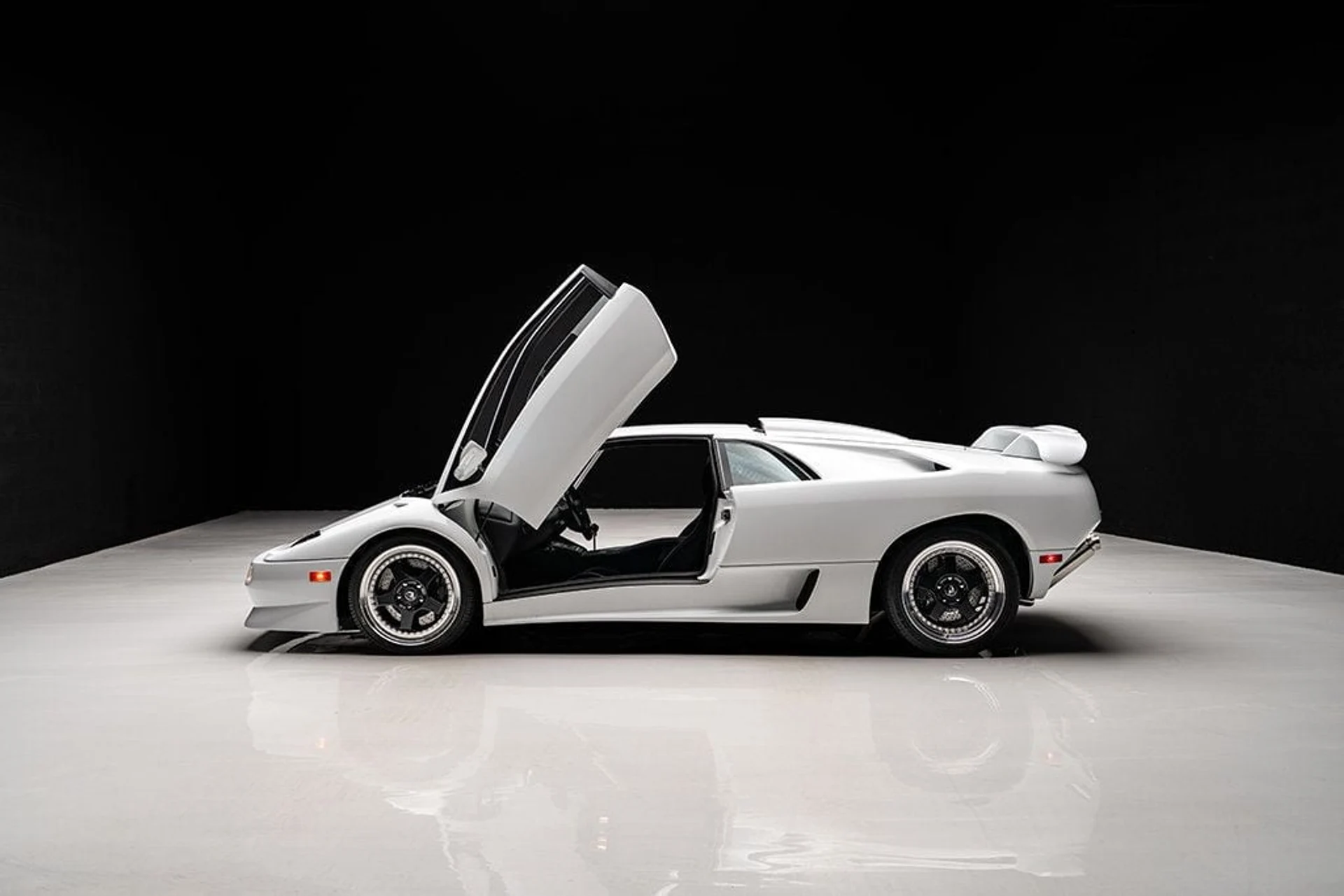 mph002_818571072_used_1999_lamborghini_diablo_sv_9689_22911634_3_1024_da3a5fb39b