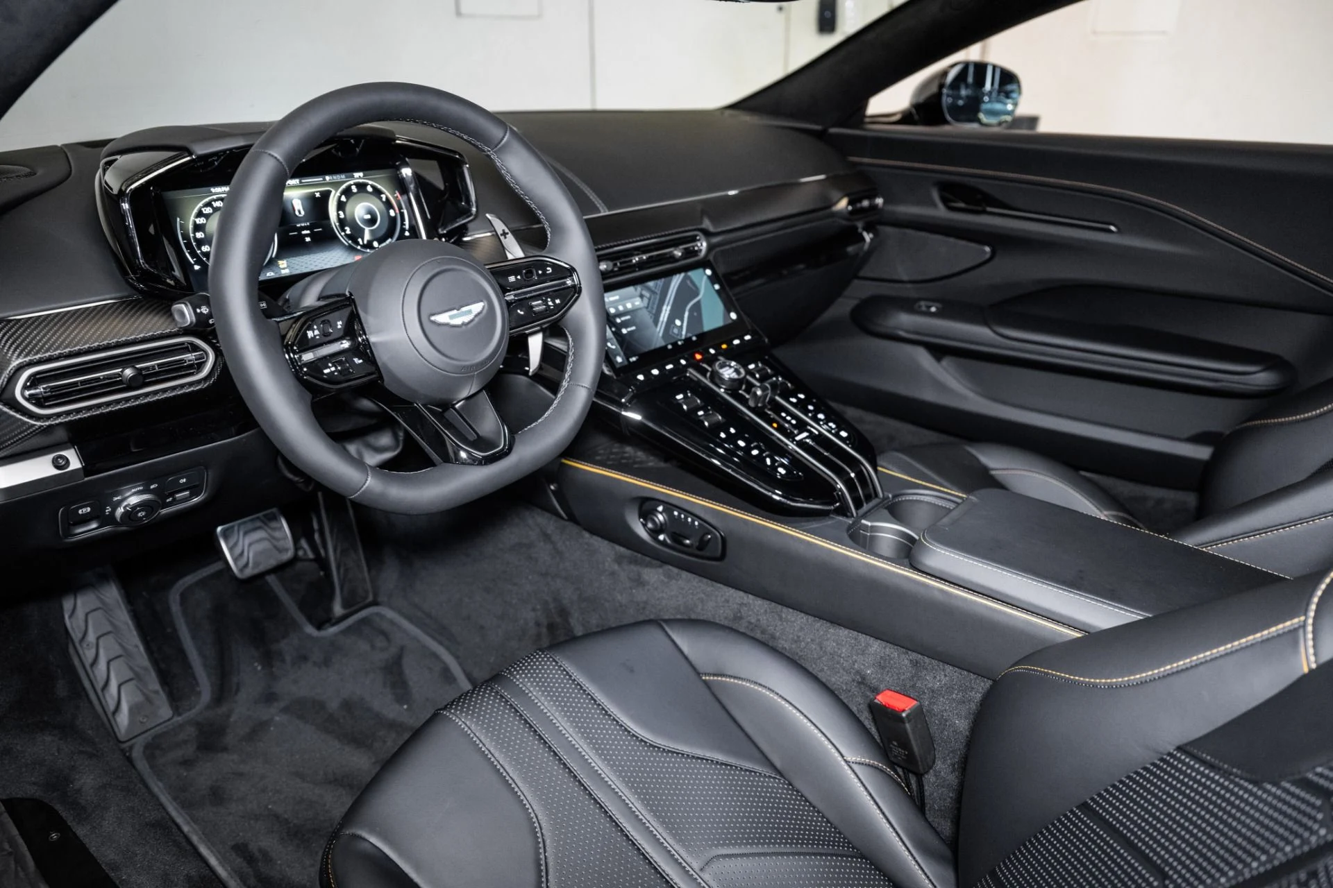 mph002_825832184_New_2026_ASTON_MARTIN_VANTAGE_1759283584_ba62c063ca