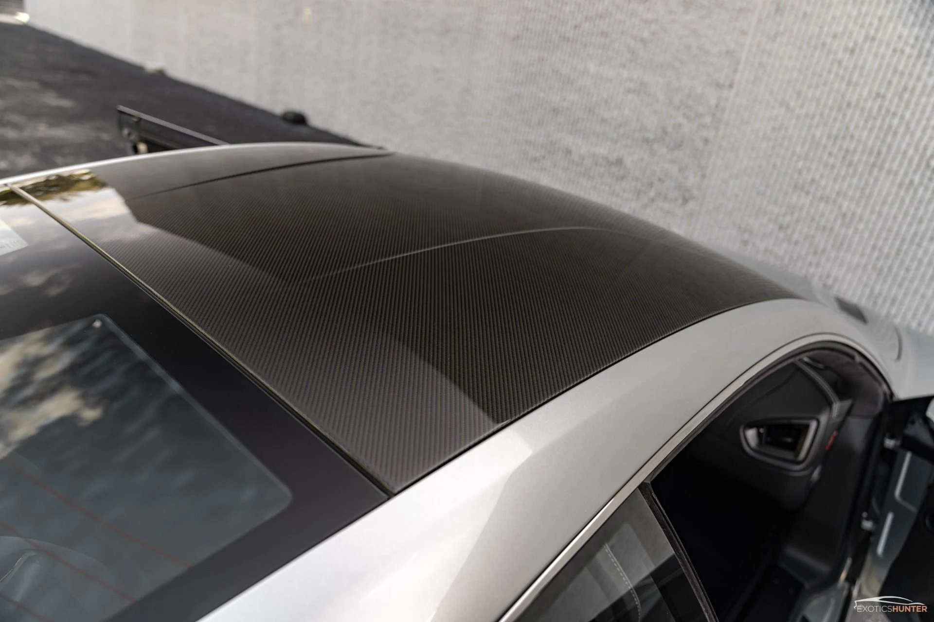 mph002_83461871_Used_2014_Aston_Martin_Vanquish_Iconic_Skyfall_Silver_w_One77_Steering_Wheel_Carbon_Roof_1721934406_3ac79c6b4e