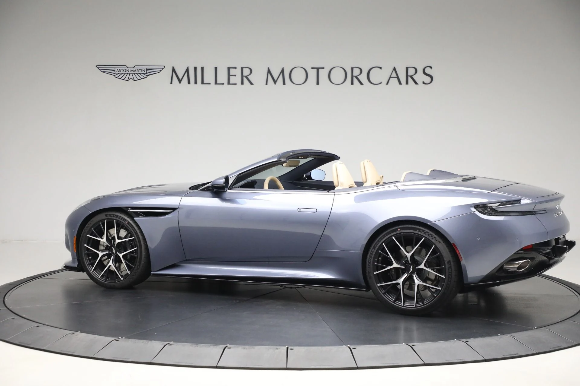 mph002_836680614_New_2025_Aston_Martin_DB_12_Volante_f59cde1fc6