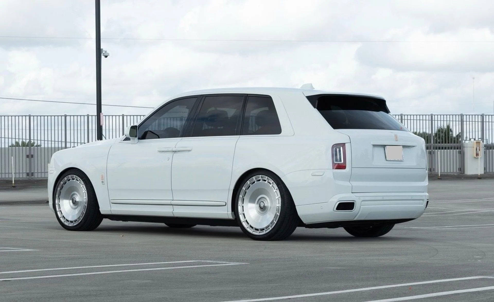 mph002_841576711_Used_2020_Rolls_Royce_Cullinan_1764721010_784f2704e0