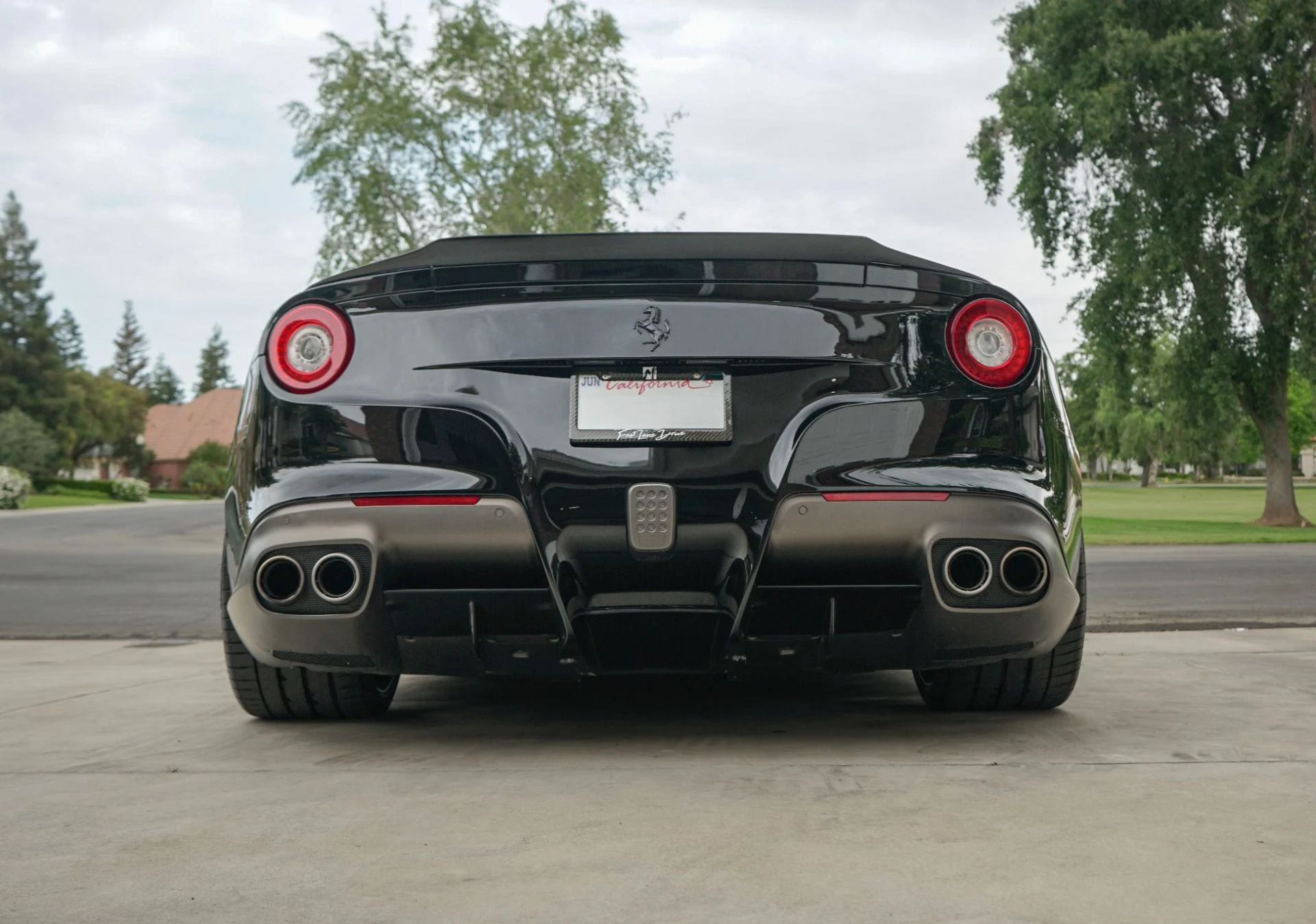 mph002_843380673_Used_2014_Ferrari_F12berlinetta_1746467916_34e1ce5500