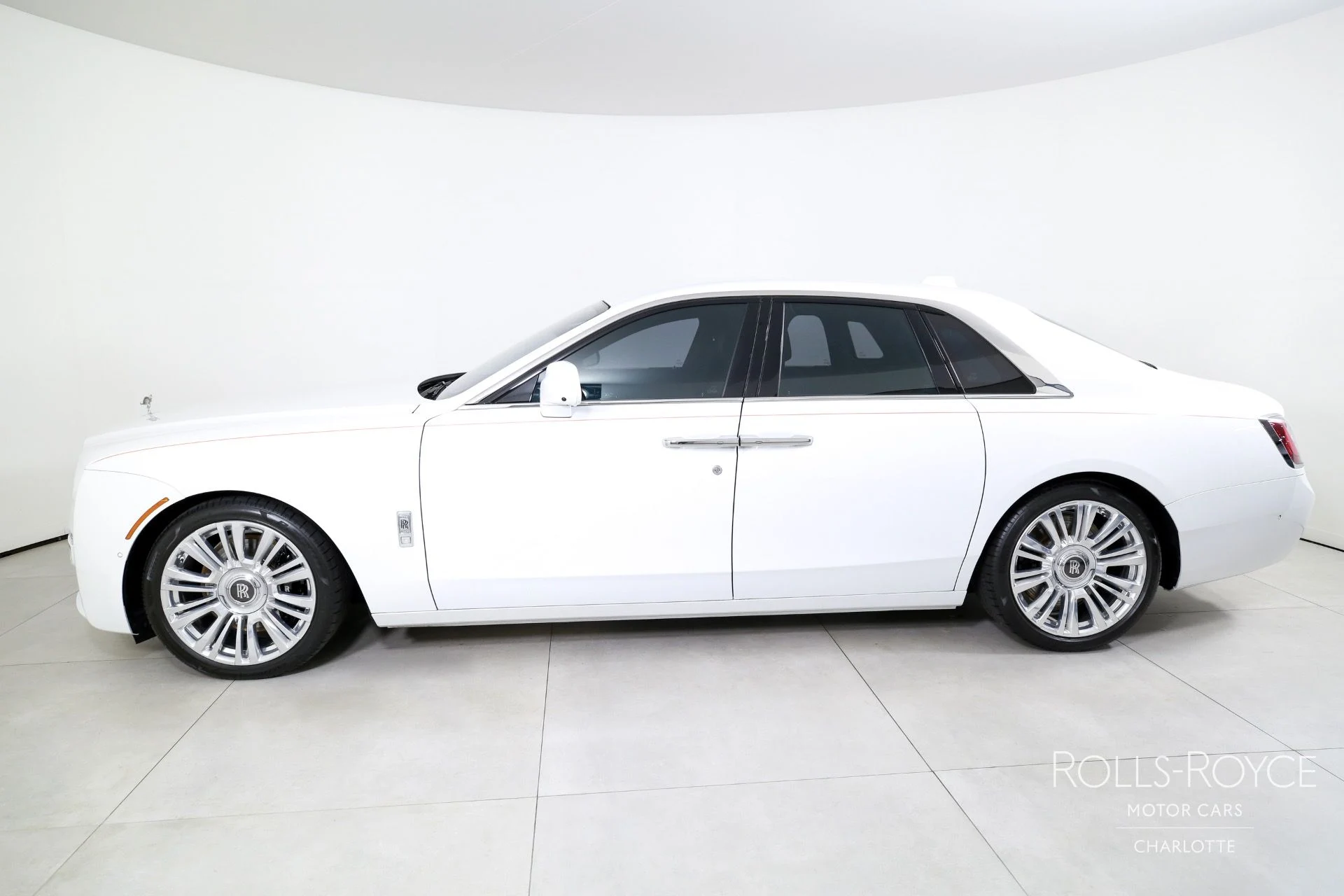 mph002_851305302_Used_2022_Rolls_Royce_Ghost_1755181543_caecdd27bf