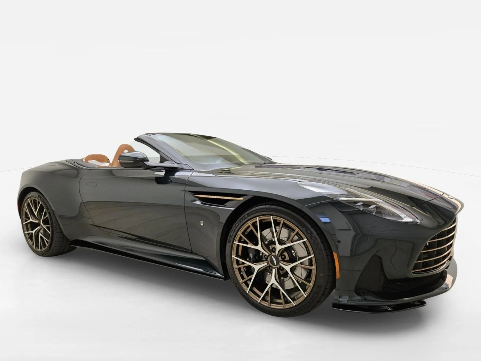 mph002_865540013_New_2026_Aston_Martin_DB_12_Volante_1777612876_430b54a32a