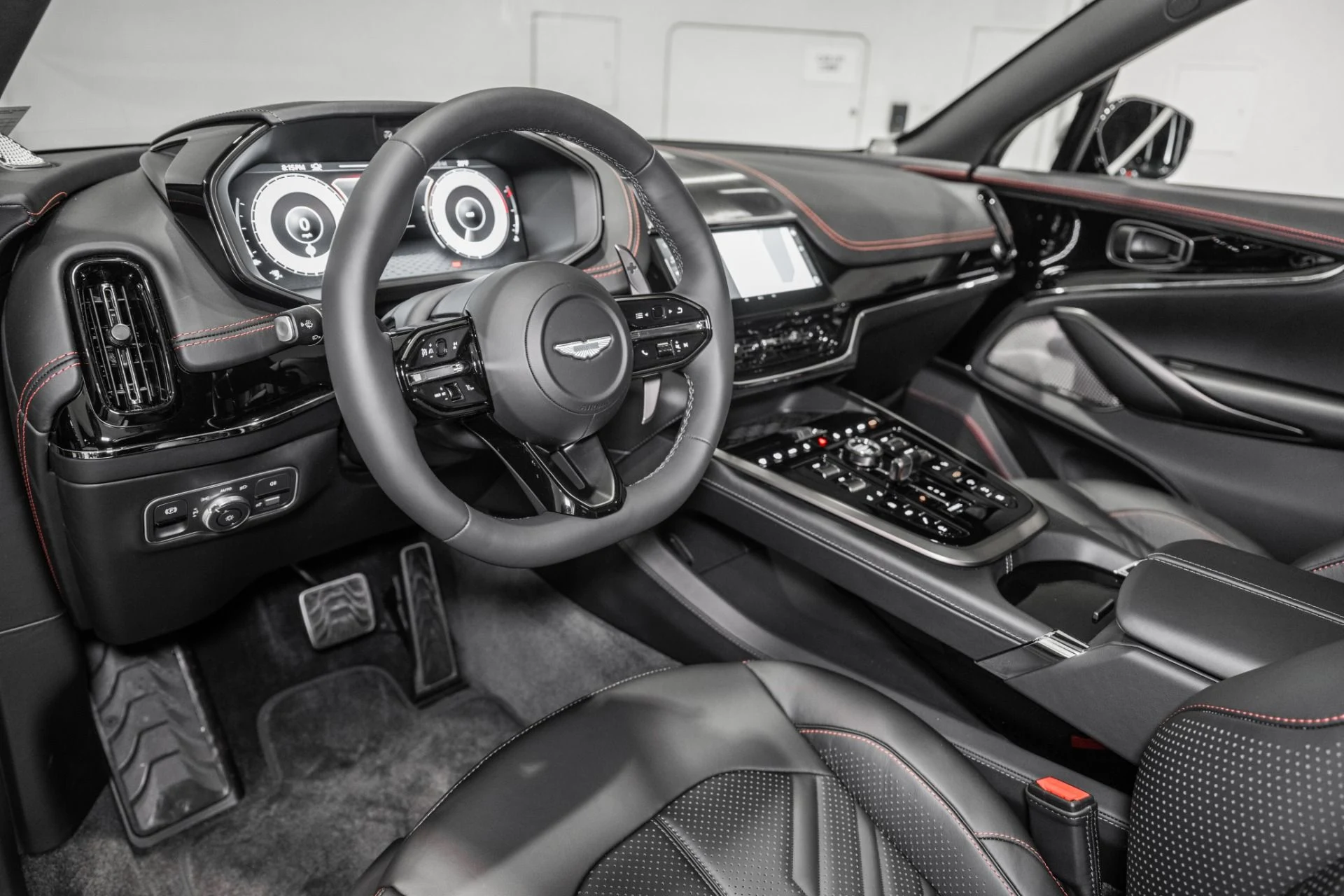 mph002_883767671_New_2026_Aston_Martin_DBX_S_1765985660_3ce7ac149d