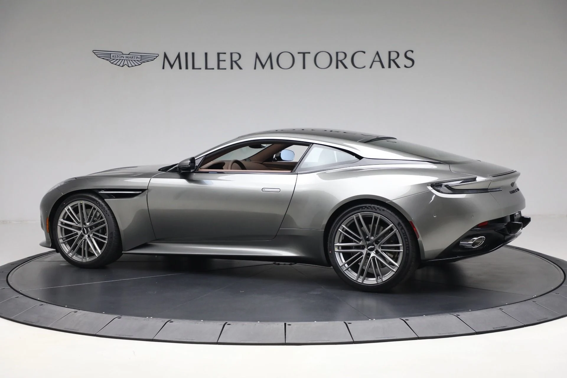 mph002_896152008_Used_2025_Aston_Martin_DB_12_V8_1735242032_a4a96df6cb