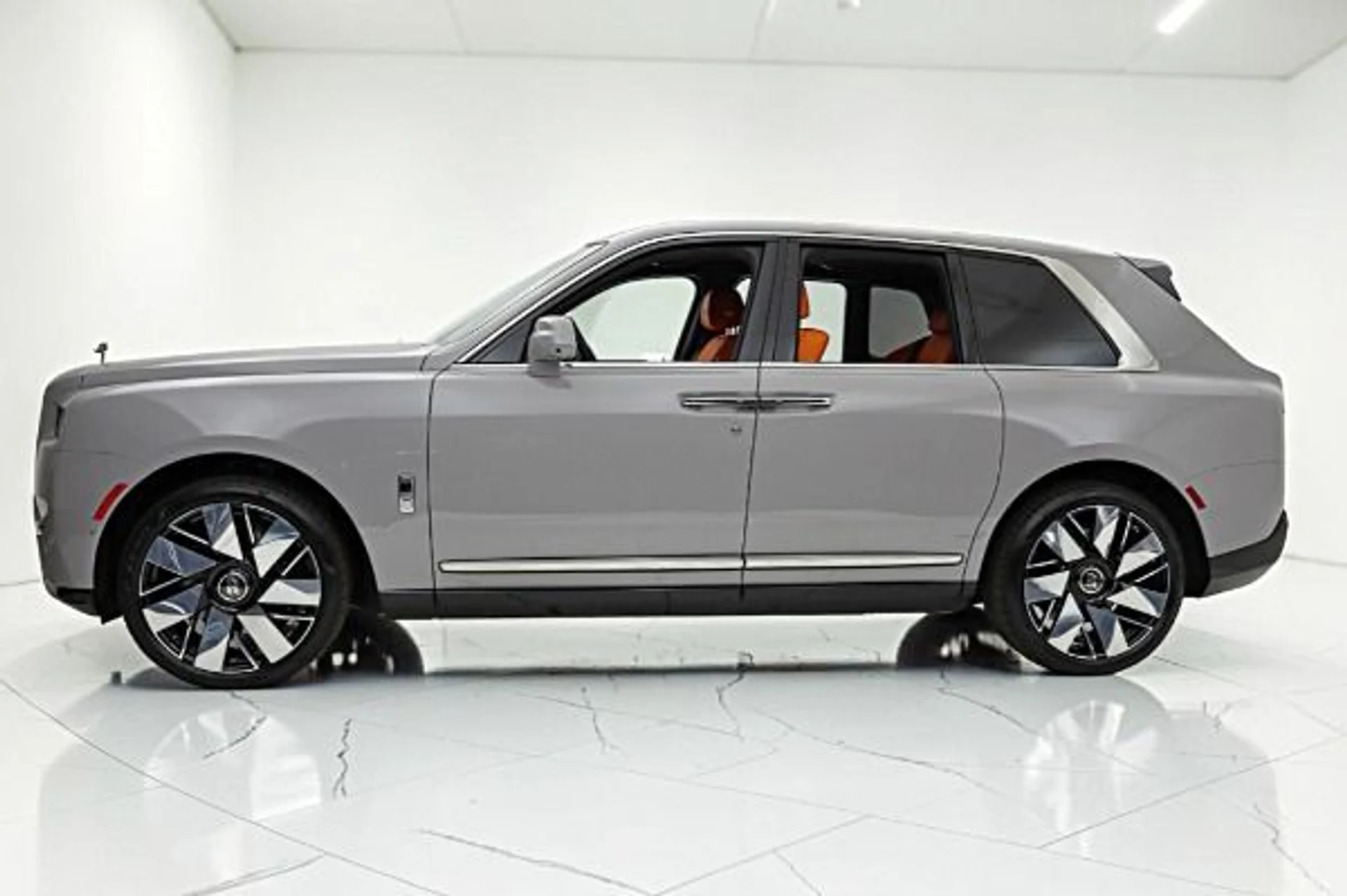 mph002_914398981_New_2027_Rolls_Royce_Cullinan_d0cadd290b