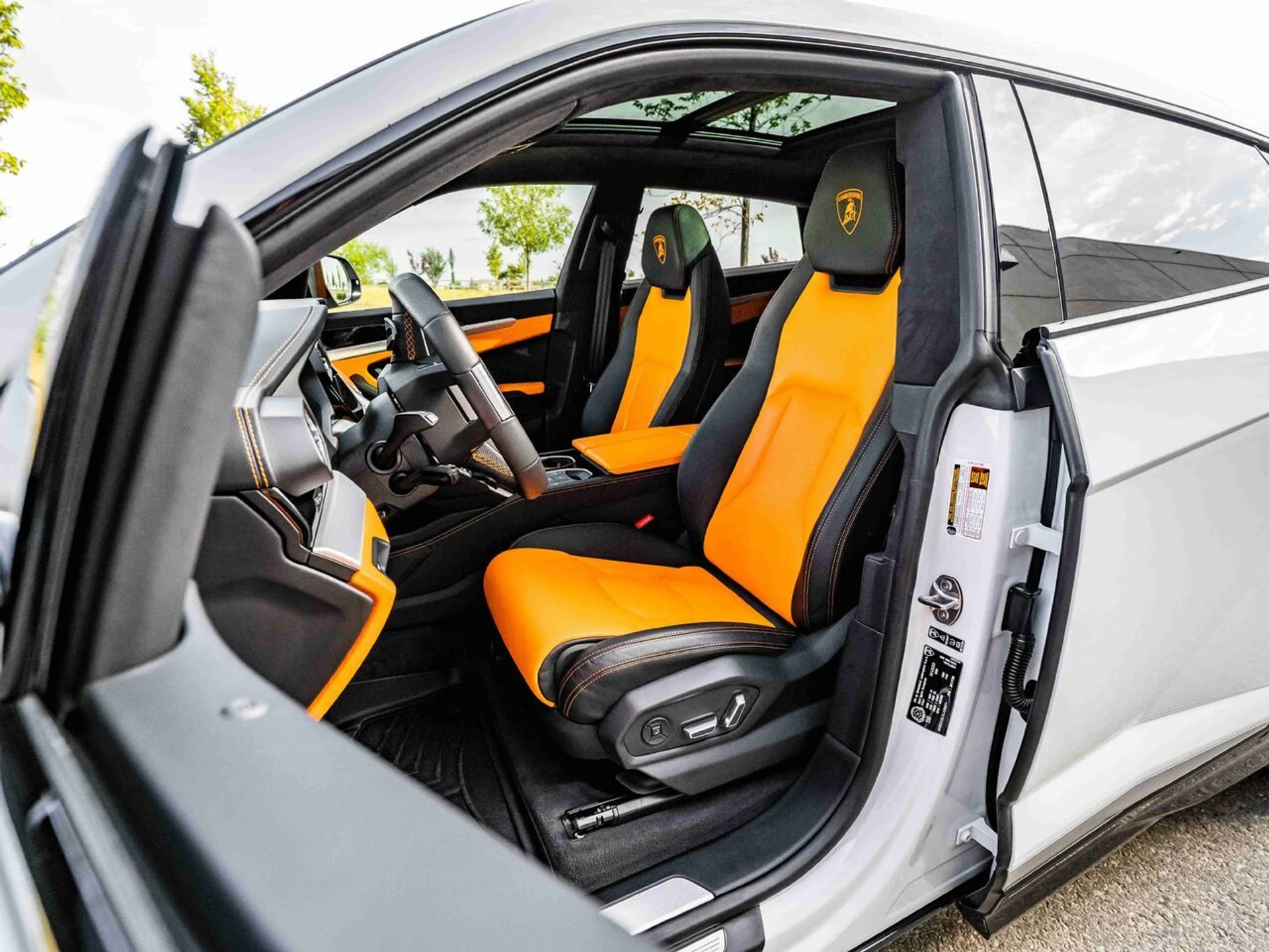 mph002_915250996_lamborghini_urus_2020_56059c123a