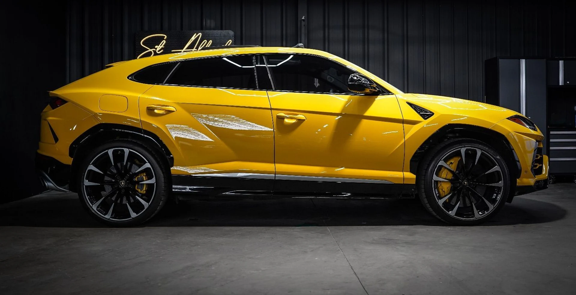 mph002_921166903_37414663_07129_2020_lamborghini_urus_084_22c168df78