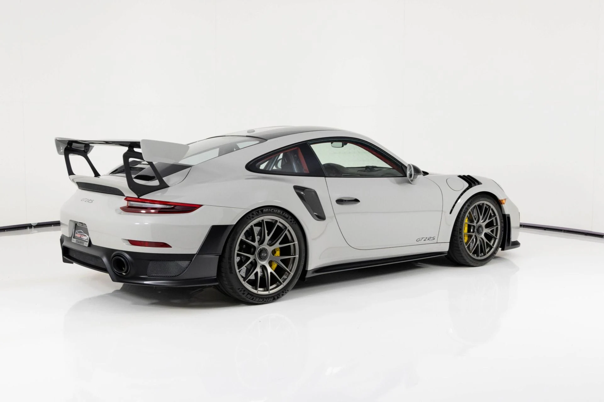 mph002_925699804_Used_2018_Porsche_911_GT_2_RS_1762984459_f328bd07c6