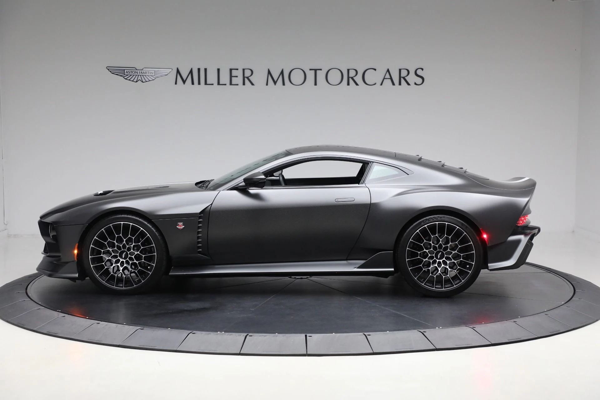 mph002_92730045_New_2024_Aston_Martin_Valour_2ac280f1e0