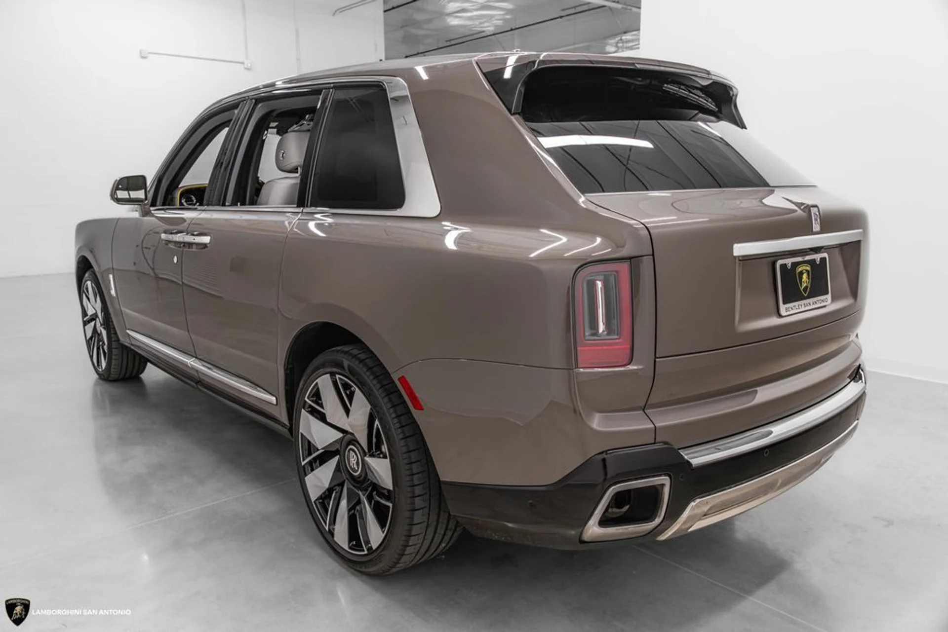 mph002_928482796_1fd9c6cafef25243cce69ffd84507ec8x_6615eb49a6