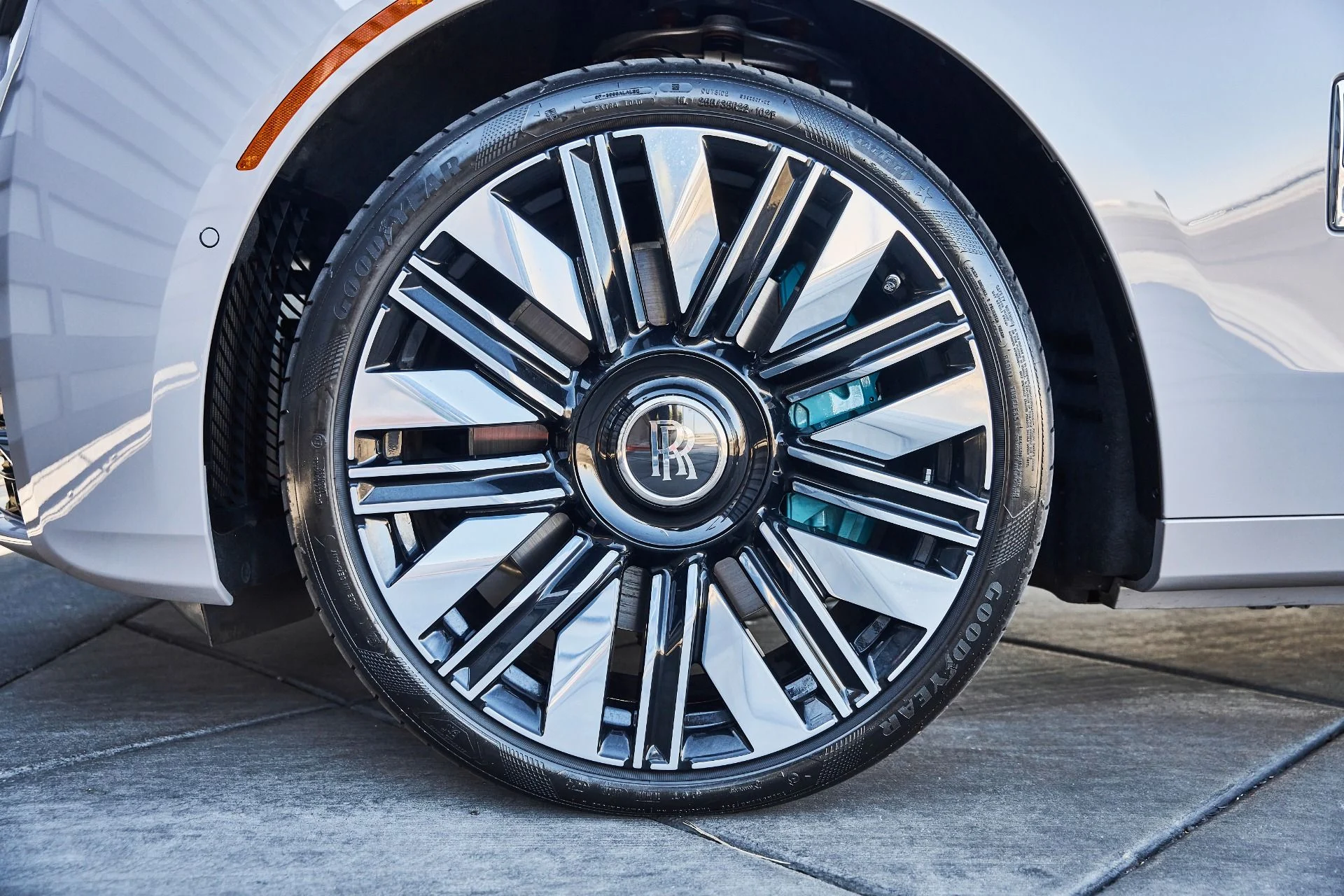 mph002_933575837_Used_2025_Rolls_Royce_Ghost_Base_1780623233_ede17764b0