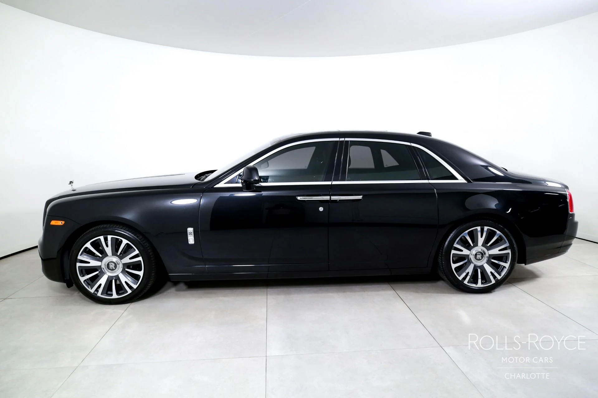 mph002_938459882_Used_2019_Rolls_Royce_Ghost_1769449572_21304551f2