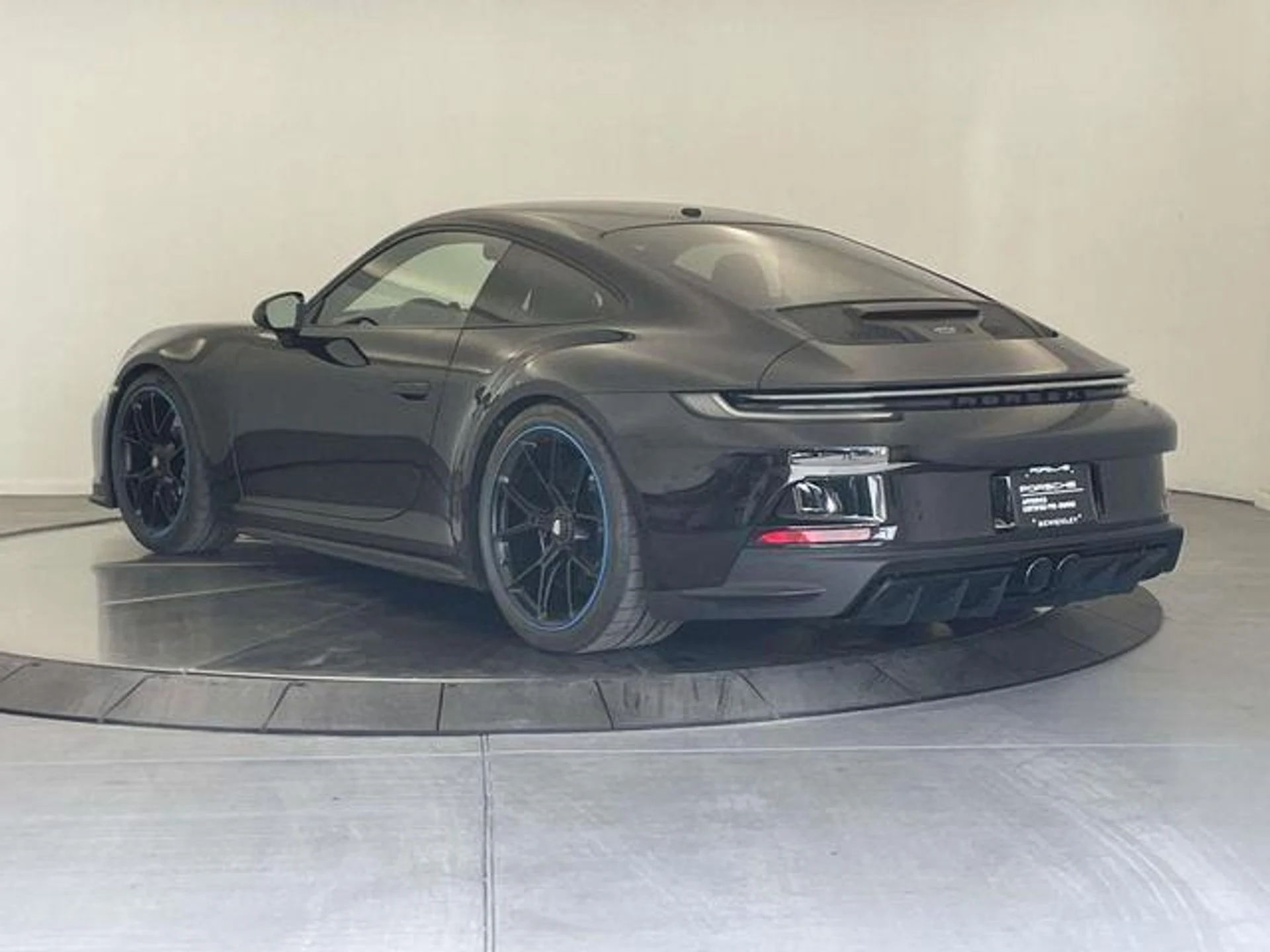 mph002_944094800_gw_H_Fzgro_Kn_Df_Ks6d_OW_00_Umu_l0_A_51deb4fec4