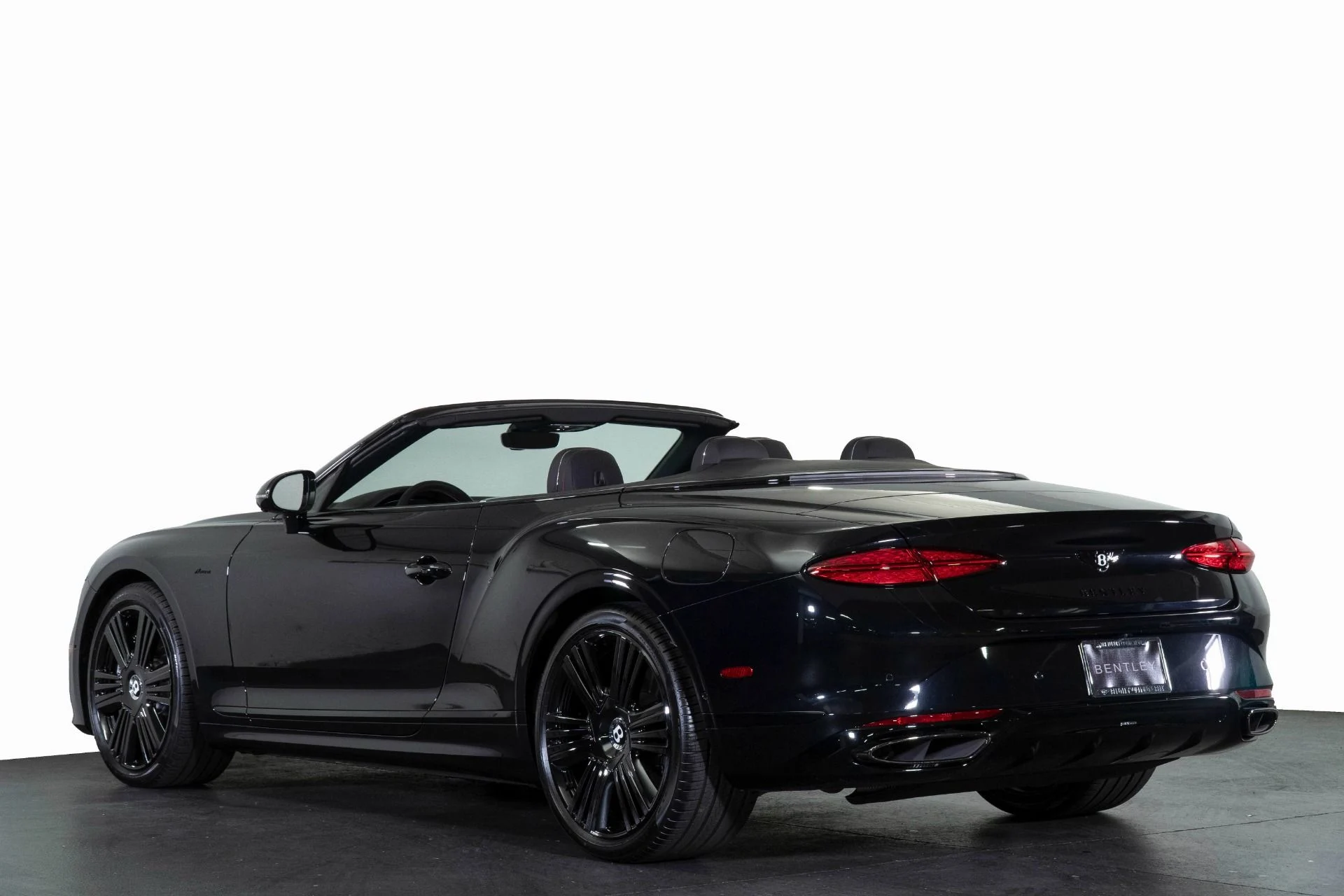 mph002_949122086_New_2026_Bentley_Continental_GTC_Azure_1777565984_55e9f69f6e