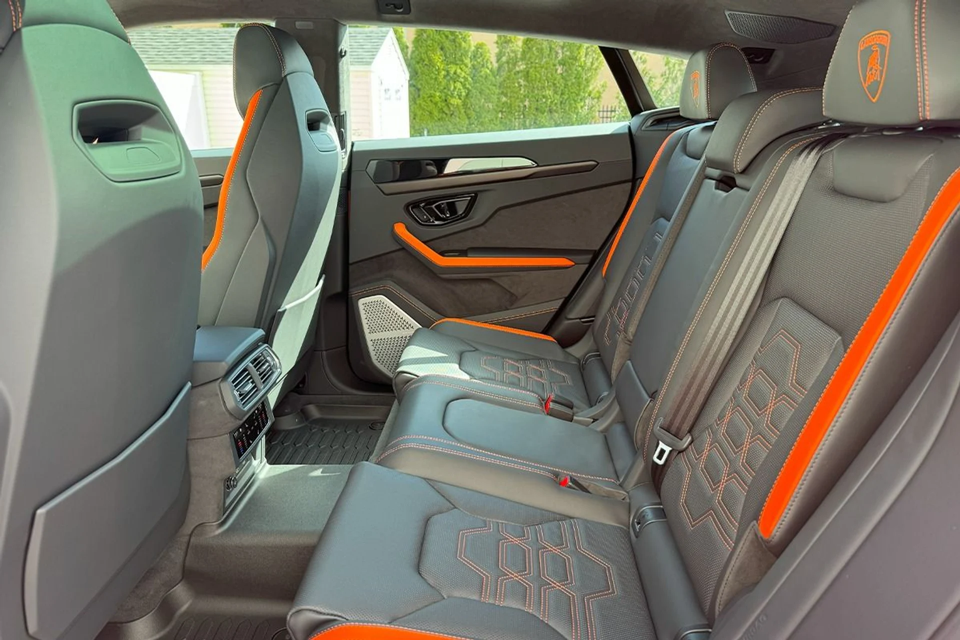 mph002_958828868_Used_2025_Lamborghini_Urus_SE_1764804767_c606f5f02f