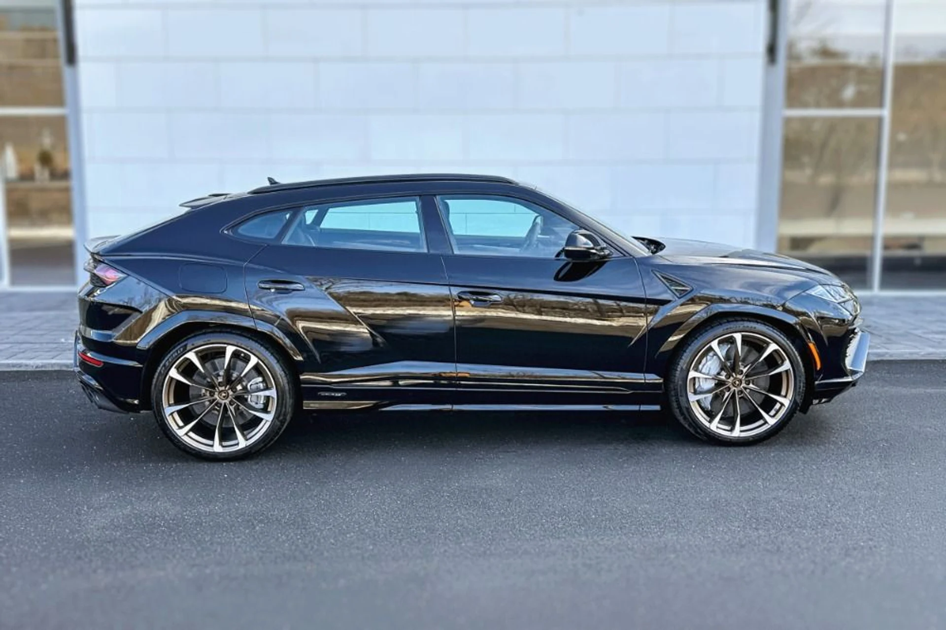 mph002_965609487_Used_2025_Lamborghini_Urus_SE_1770899583_6cd4ff98c8