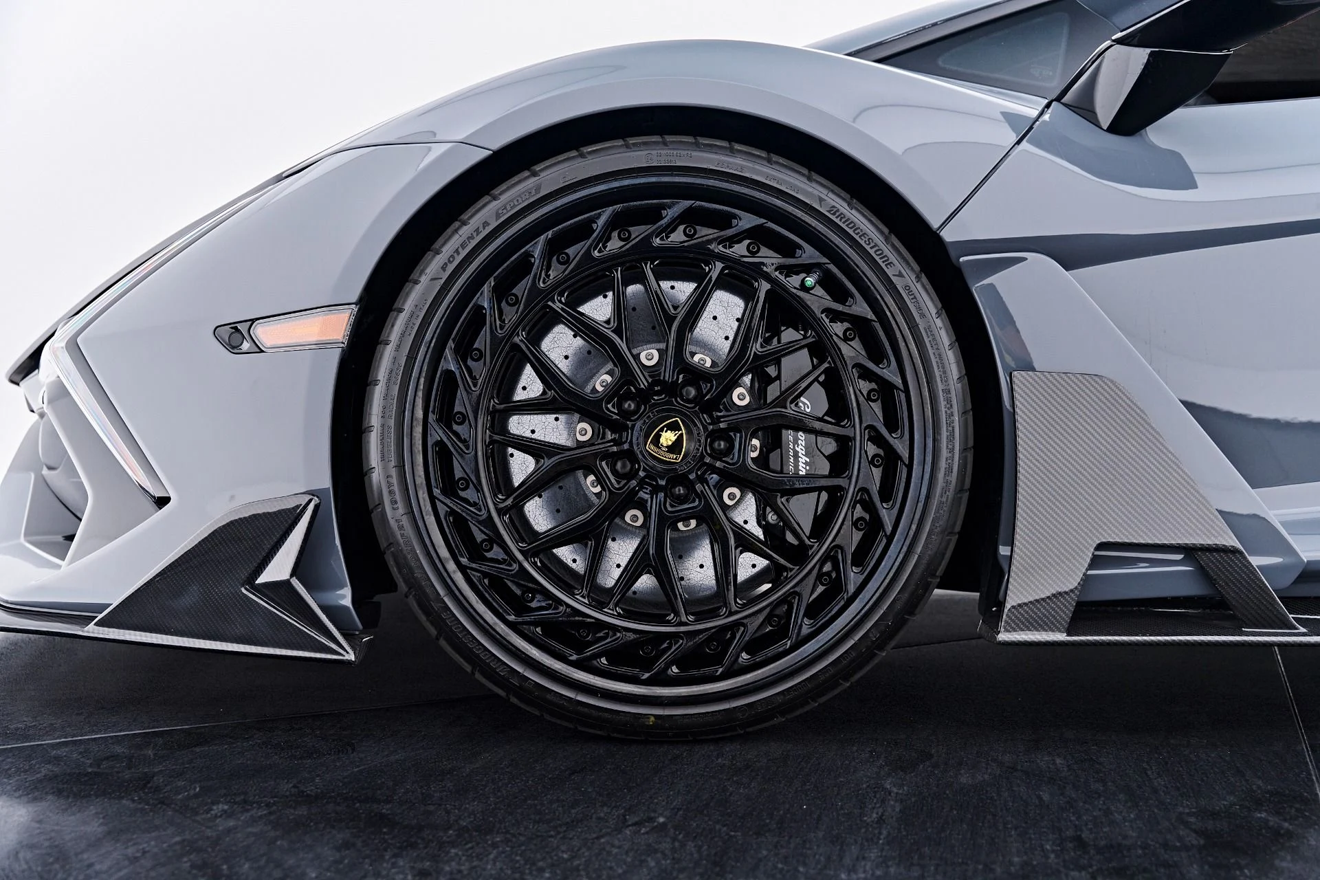 mph002_966881610_Used_2024_Lamborghini_Revuelto_Base_1789623318_392756c005