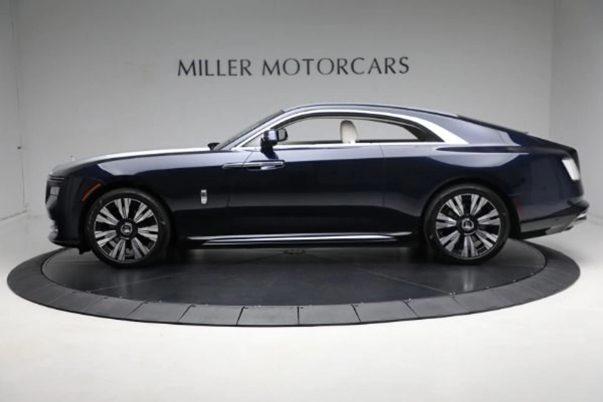 mph002_968420089_New_2024_Rolls_Royce_Spectre_a29d15d111