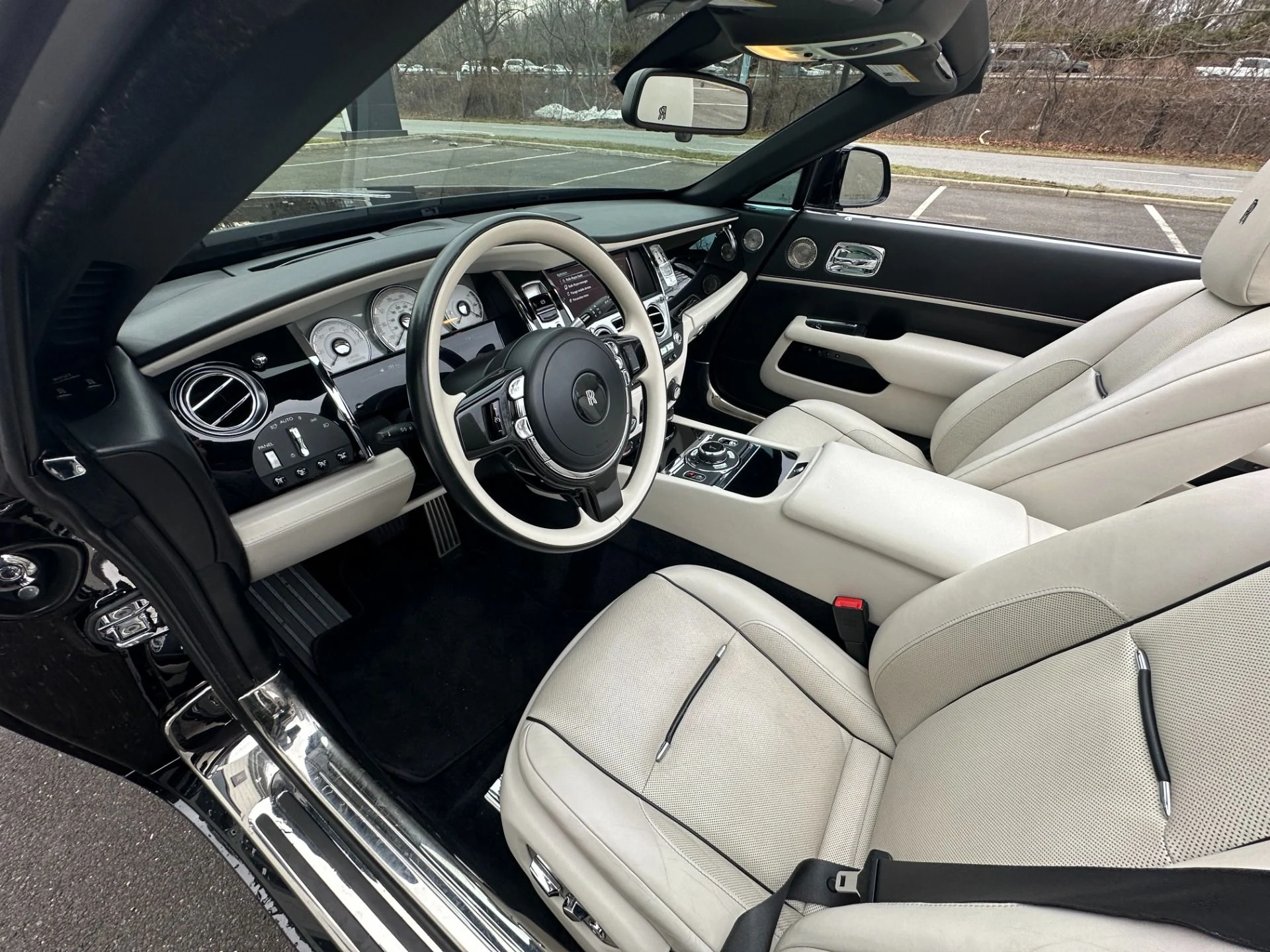 mph002_970993790_Used_2018_Rolls_Royce_Dawn_1773697536_633d40f57b