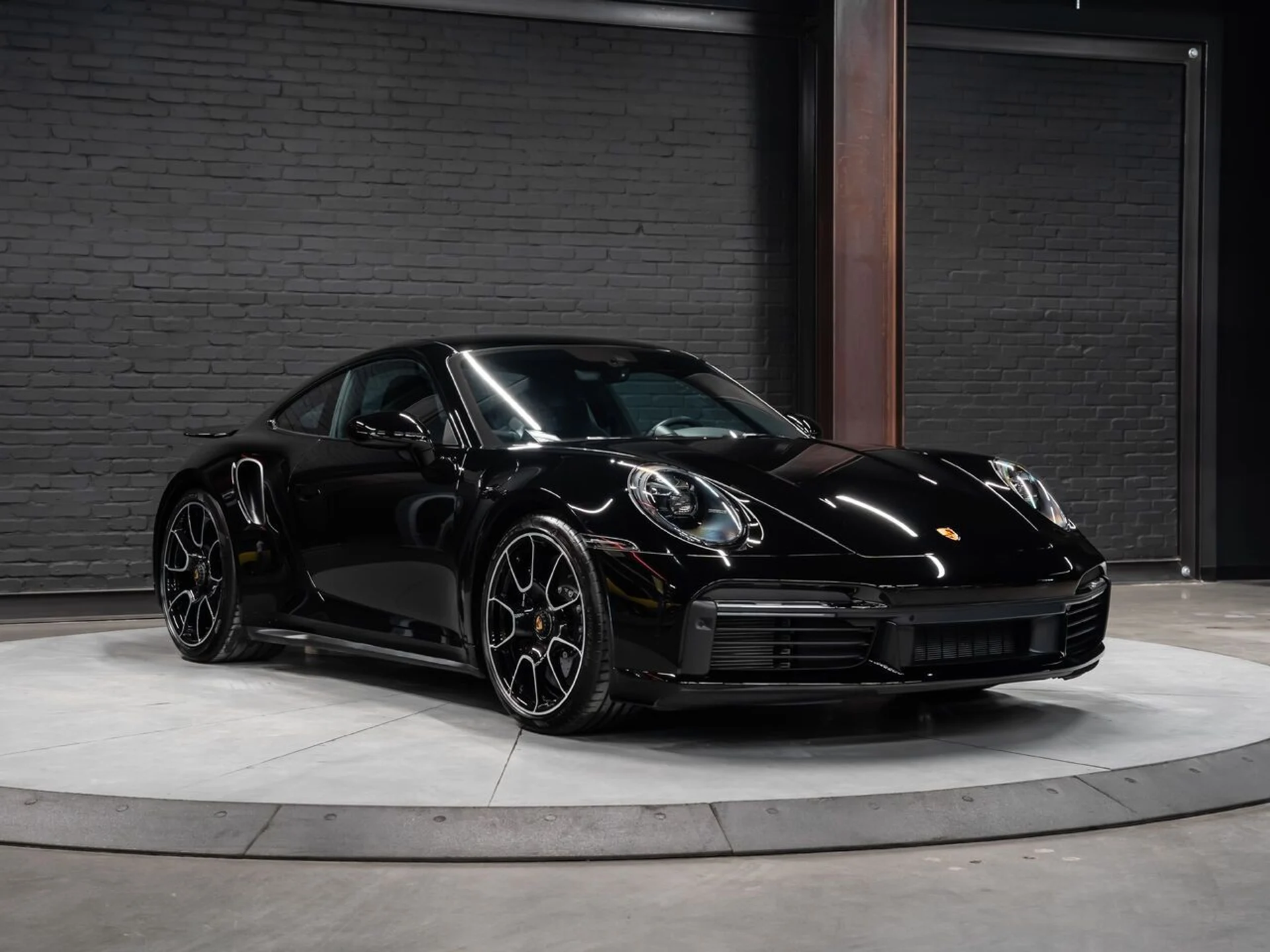mph002_976655404_porsche_911_2022_ce16c42cfc